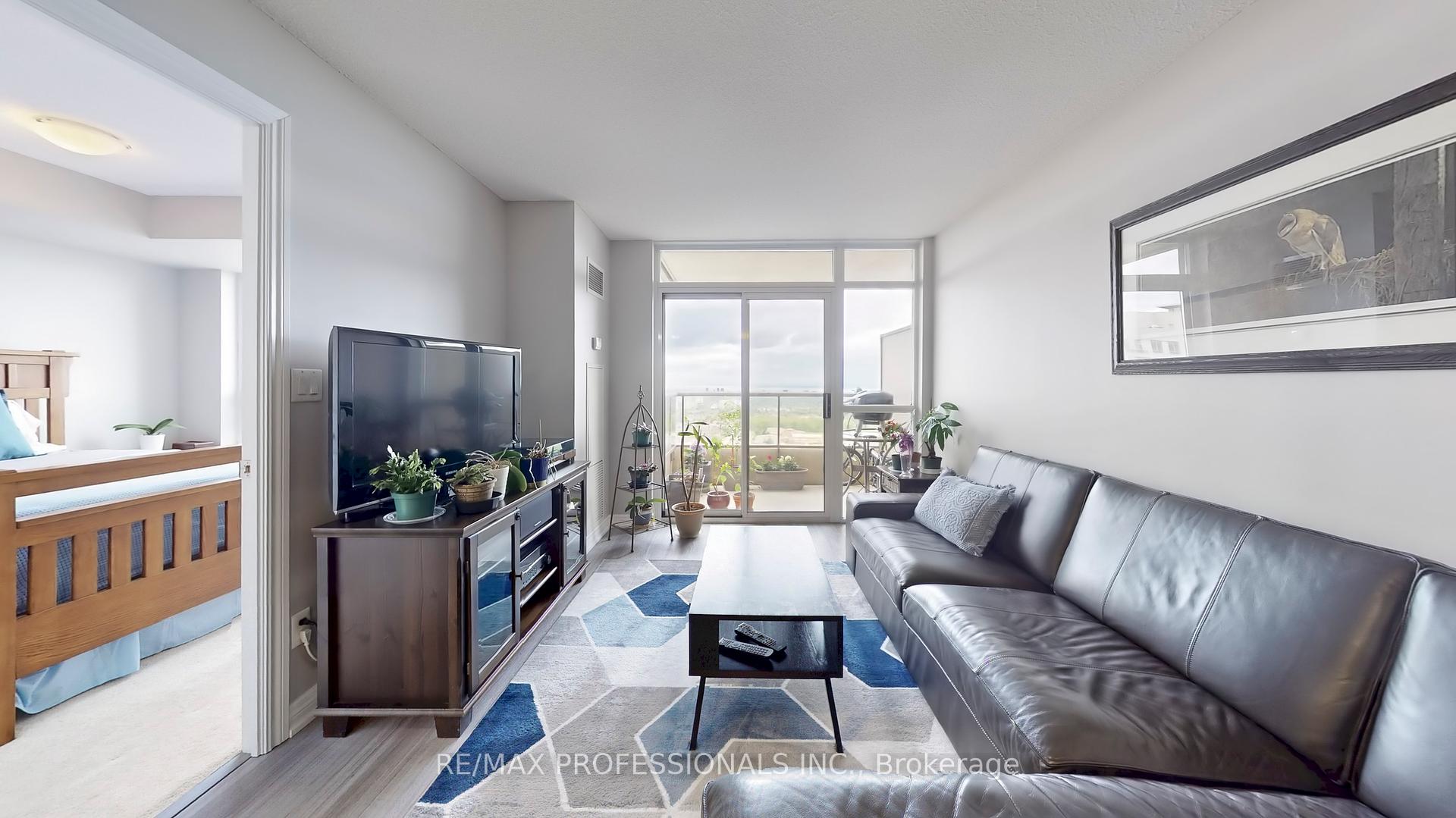 2 Bedrooms Co-op at 310 Burnhamthorpe, Mississauga For sale