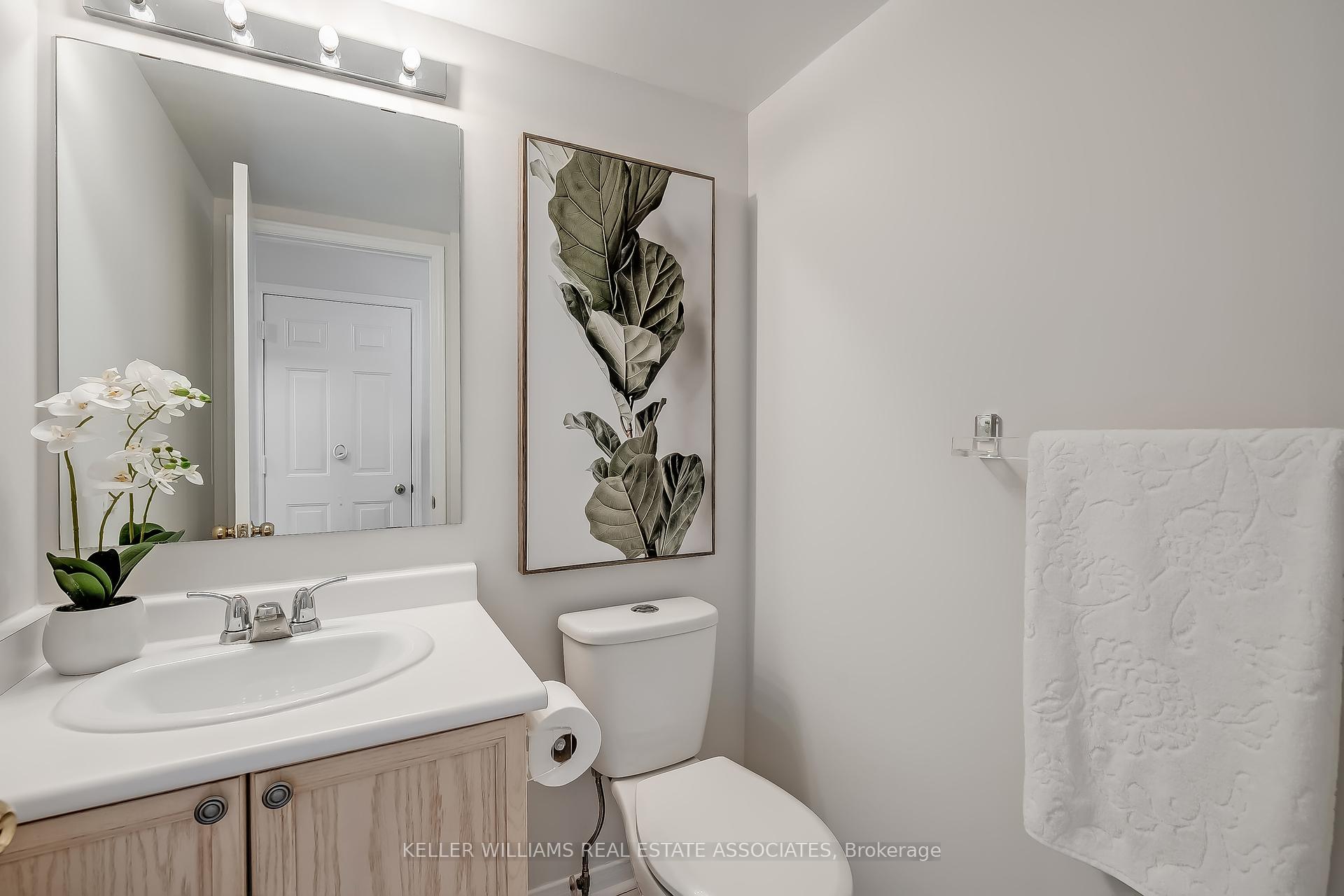 4 Bedrooms Condo at 5305 Glen Erin, Mississauga For sale