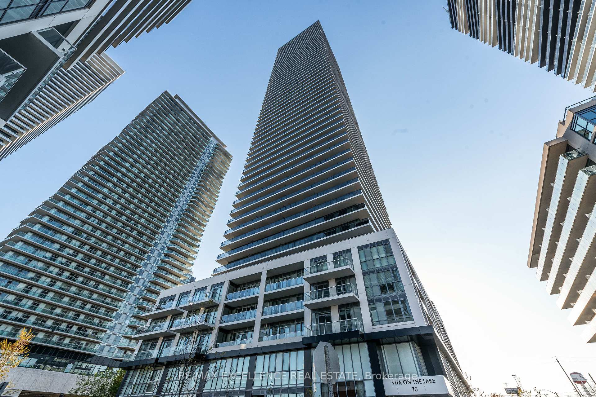 2 Bedrooms Condo at 70 Annie Craig, Toronto For sale