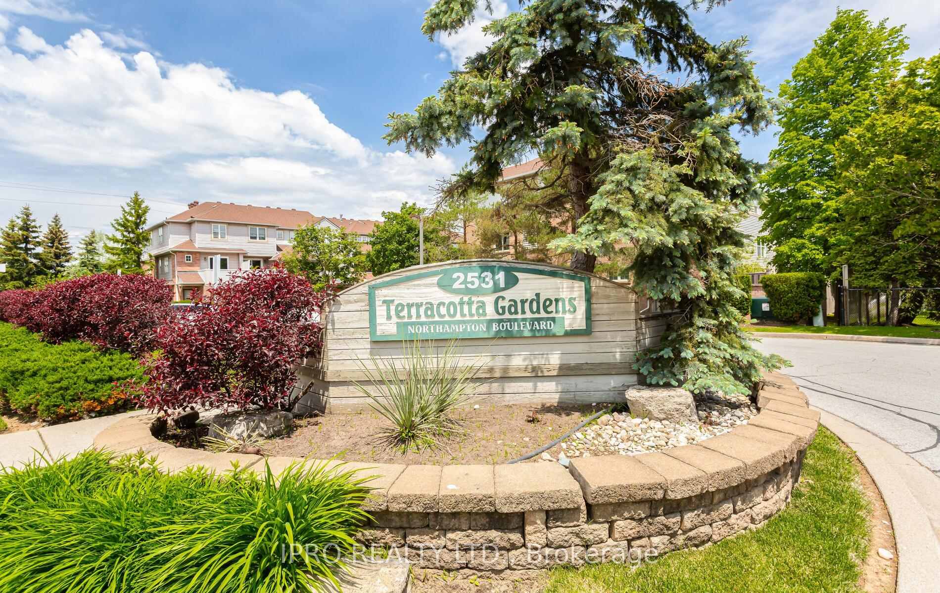 3 Bedrooms Condo at 2531 Northampton, Burlington For sale