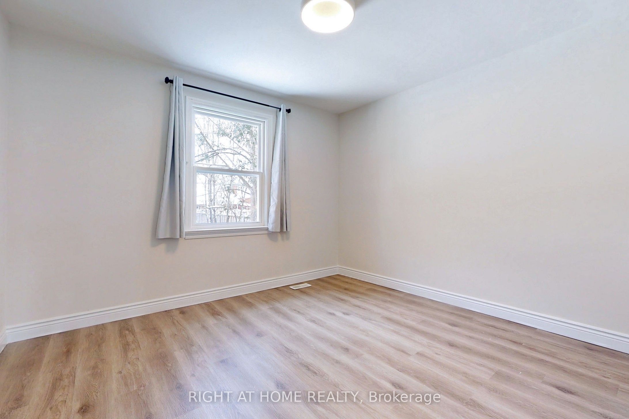 7 Rothwell Road, #Main