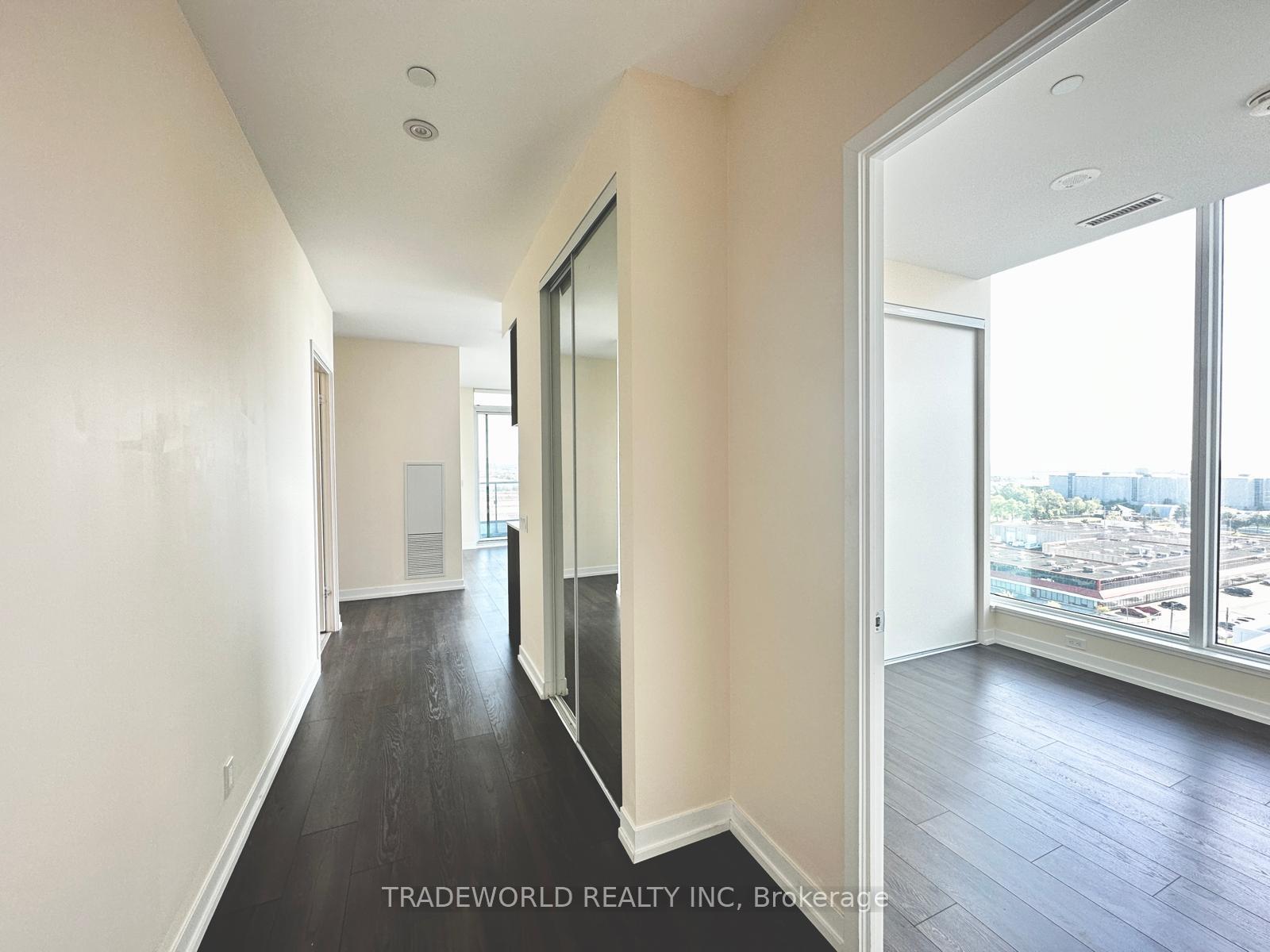 3 Bedrooms Condo at 898 Portage, Vaughan For sale