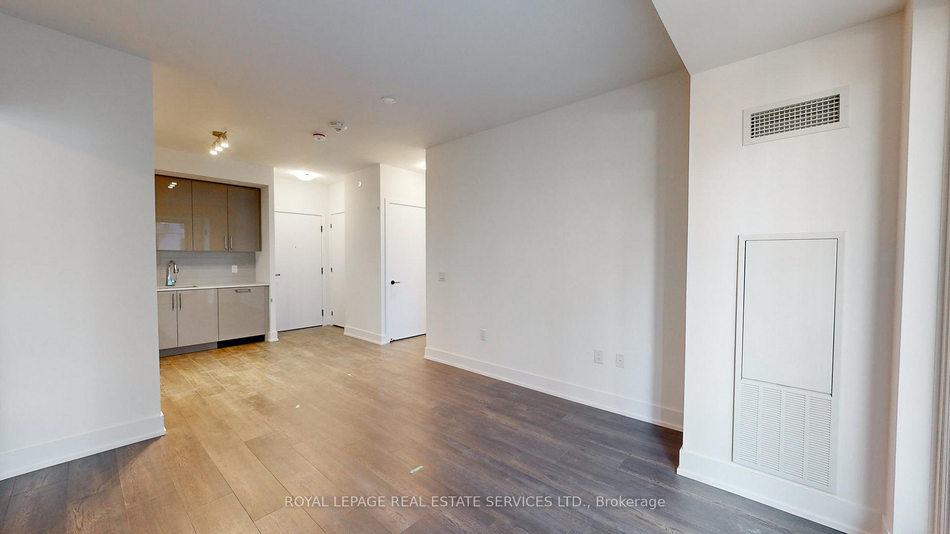 2 Bedrooms Condo at 2450 Old Bronte, Oakville For sale