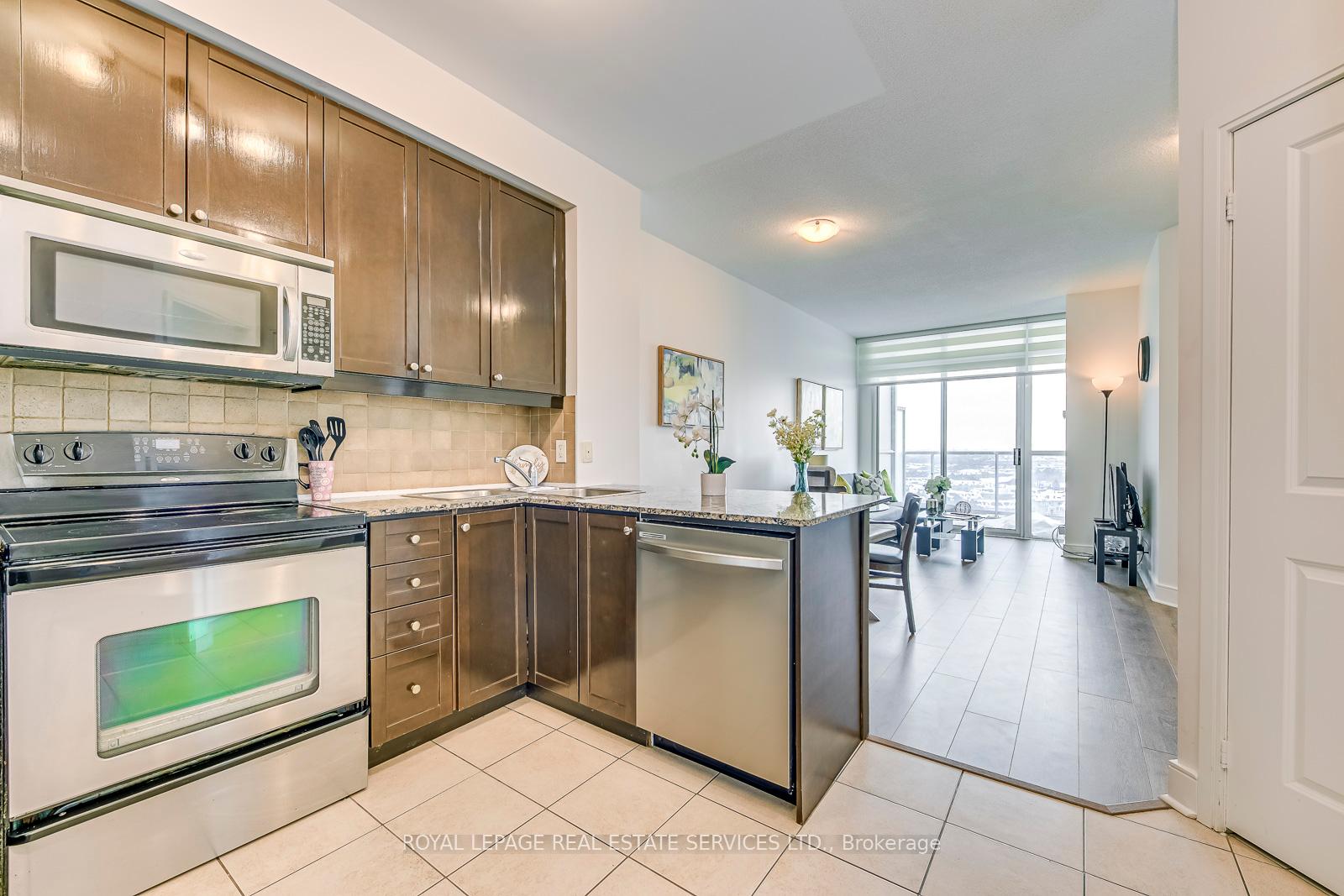 2 Bedrooms Condo at 80 Absolute, Mississauga For sale