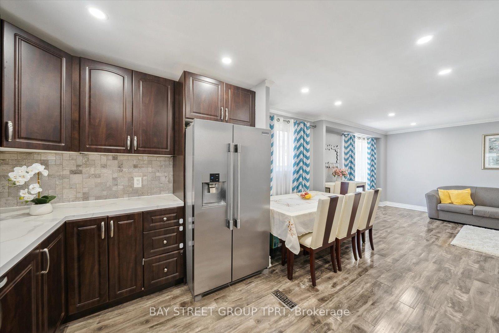 4 Bedrooms Condo at 16 Bur Oak, Toronto For sale
