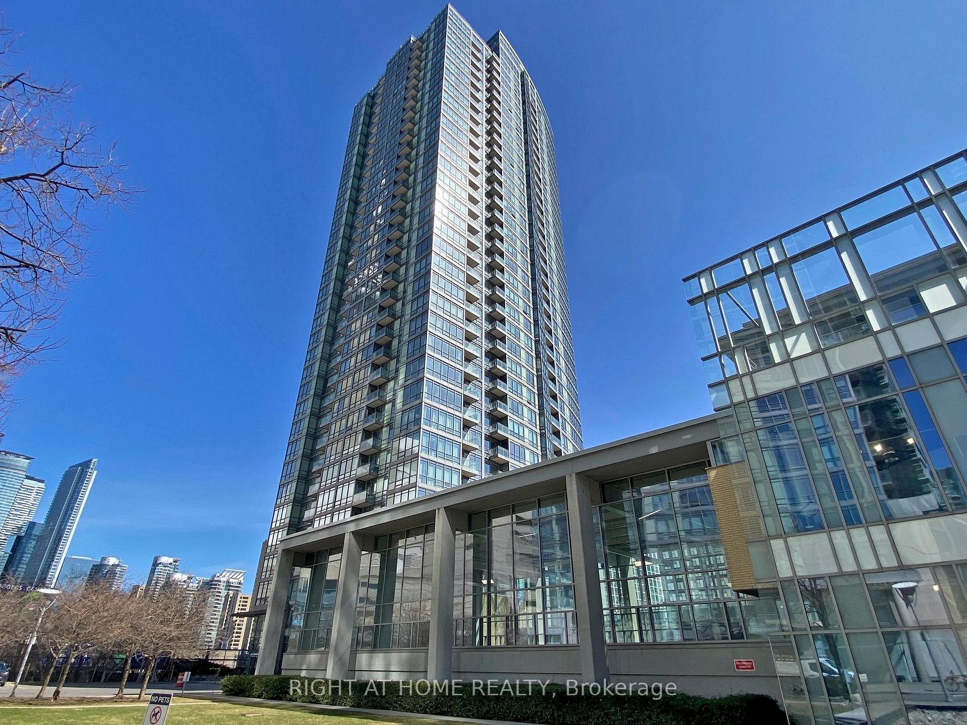2 Bedrooms Condo at 5 Mariner, Toronto For sale