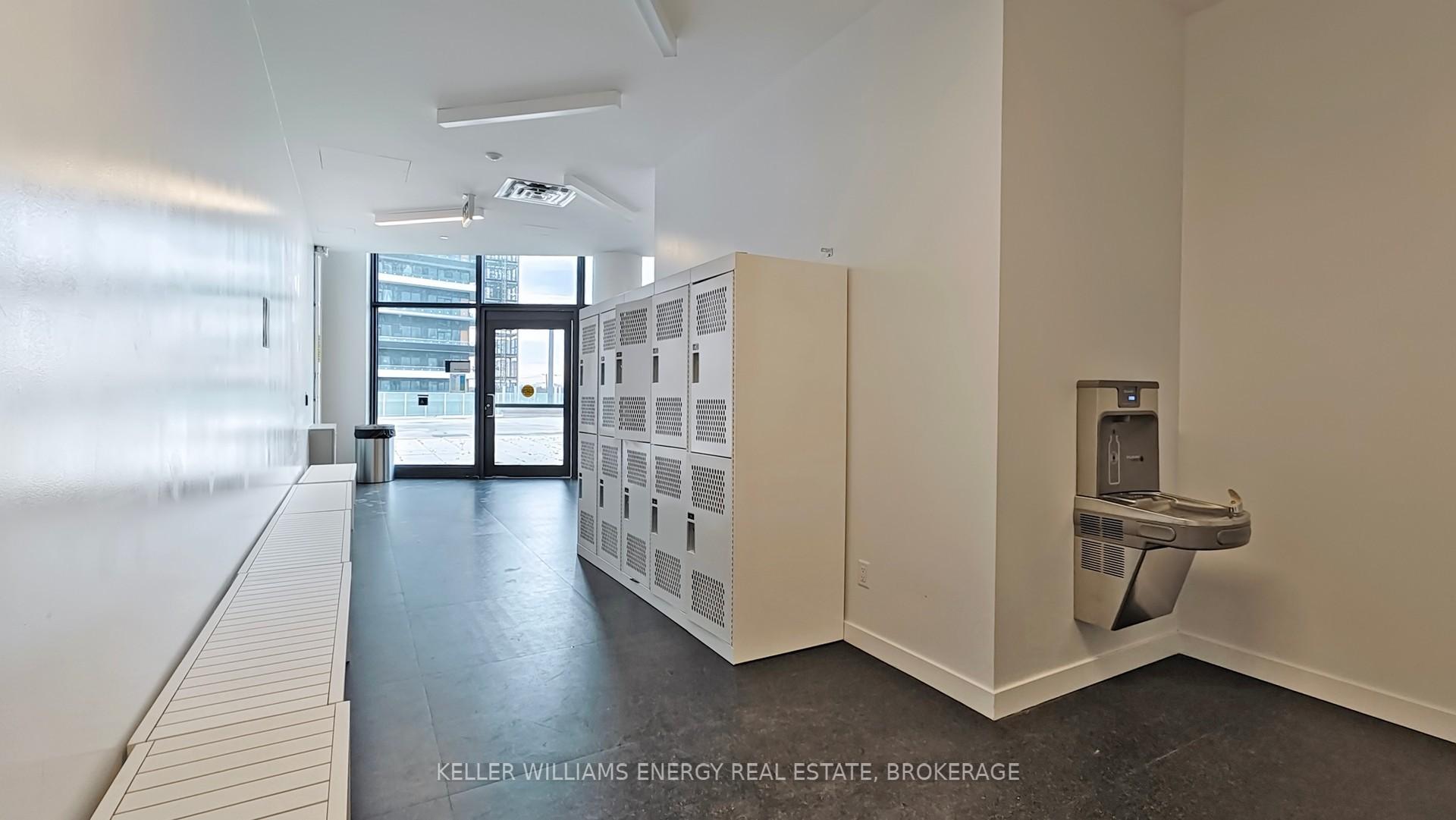 3 Bedrooms Condo at 3900 Confederation, Mississauga For sale