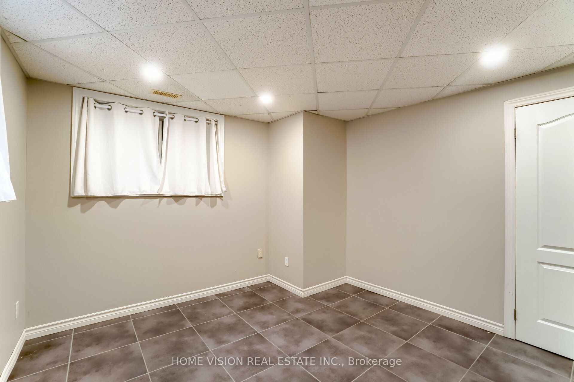 1433 Springwater Crescent E, #Lower Unit