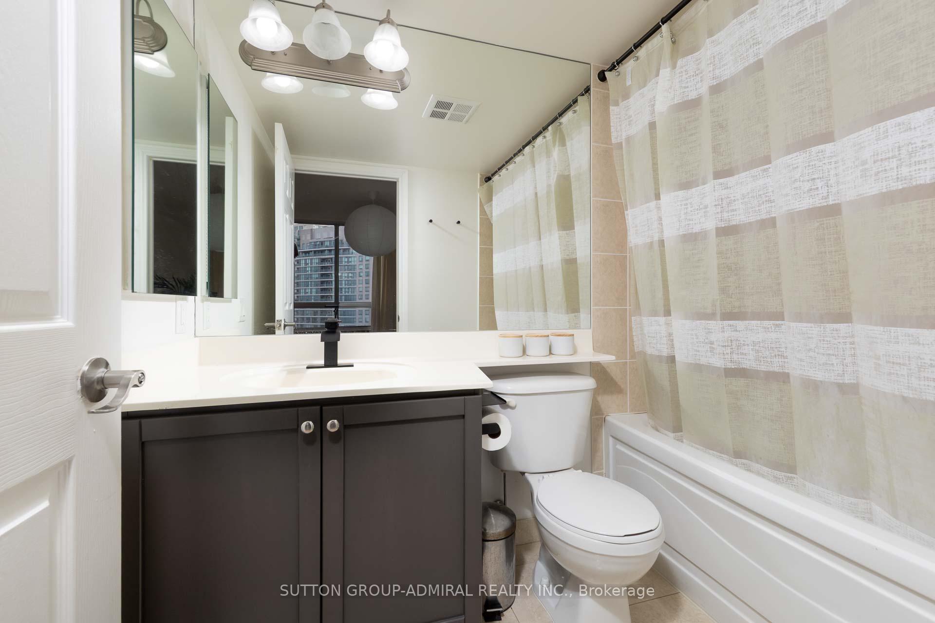 2 Bedrooms Condo at 78 Harrison Garden, Toronto For sale