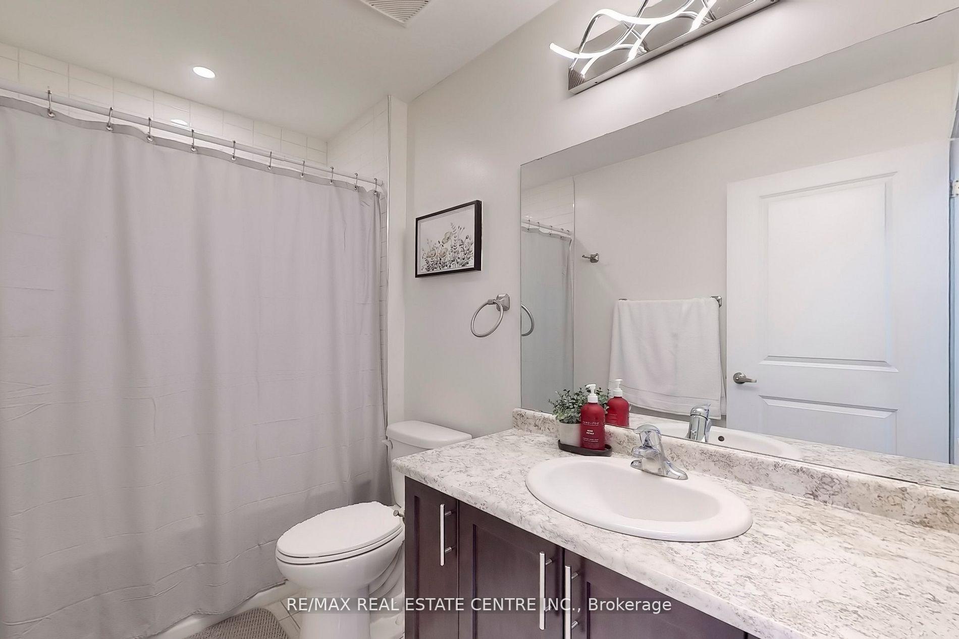 2 Bedrooms Condo at 81 Robinson,  Hamilton For sale