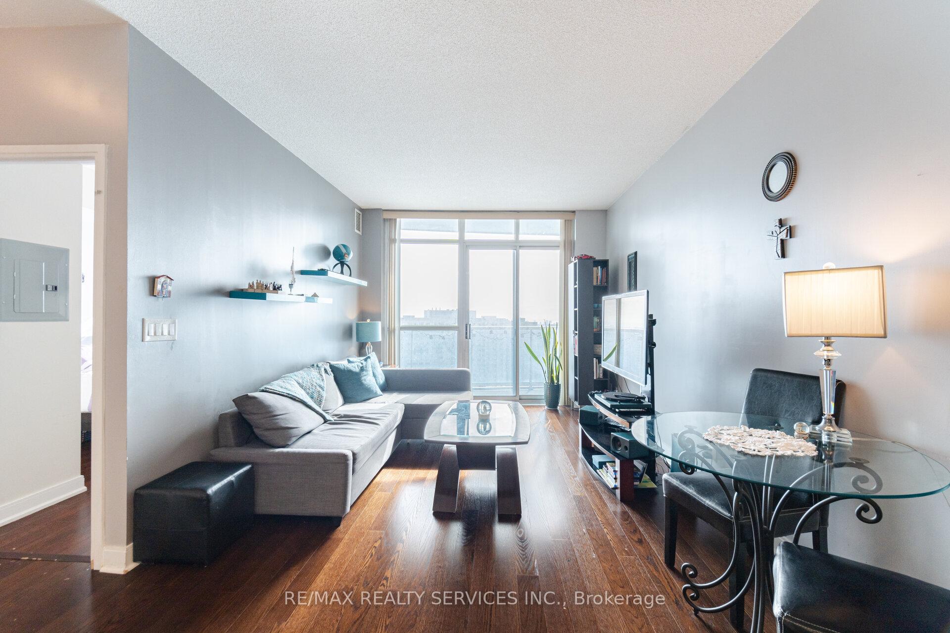 2 Bedrooms Condo at 80 Absolute,  Mississauga For sale