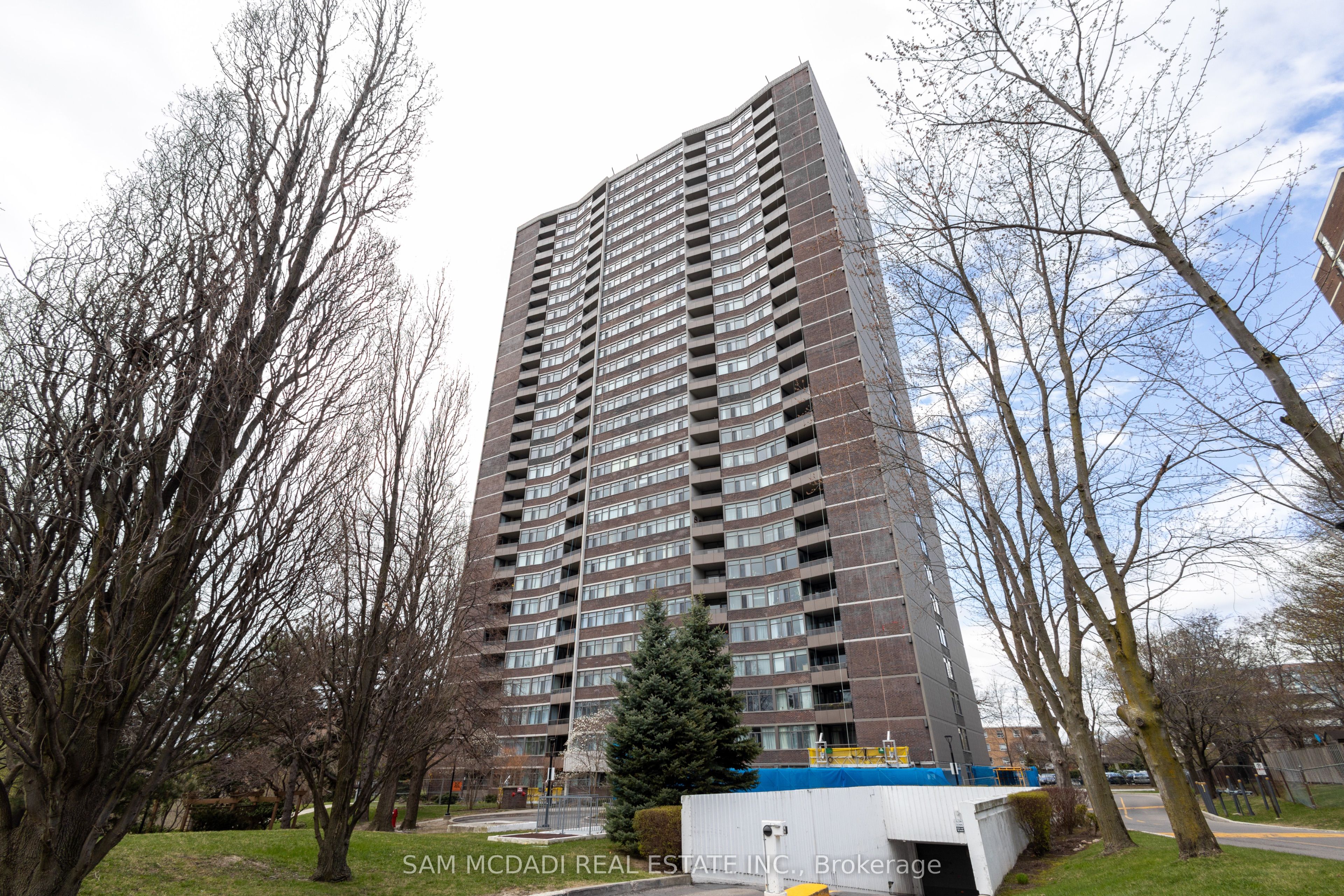 #1606 - 3100 Kirwin Avenue, Mississauga, ON L5A 3S6