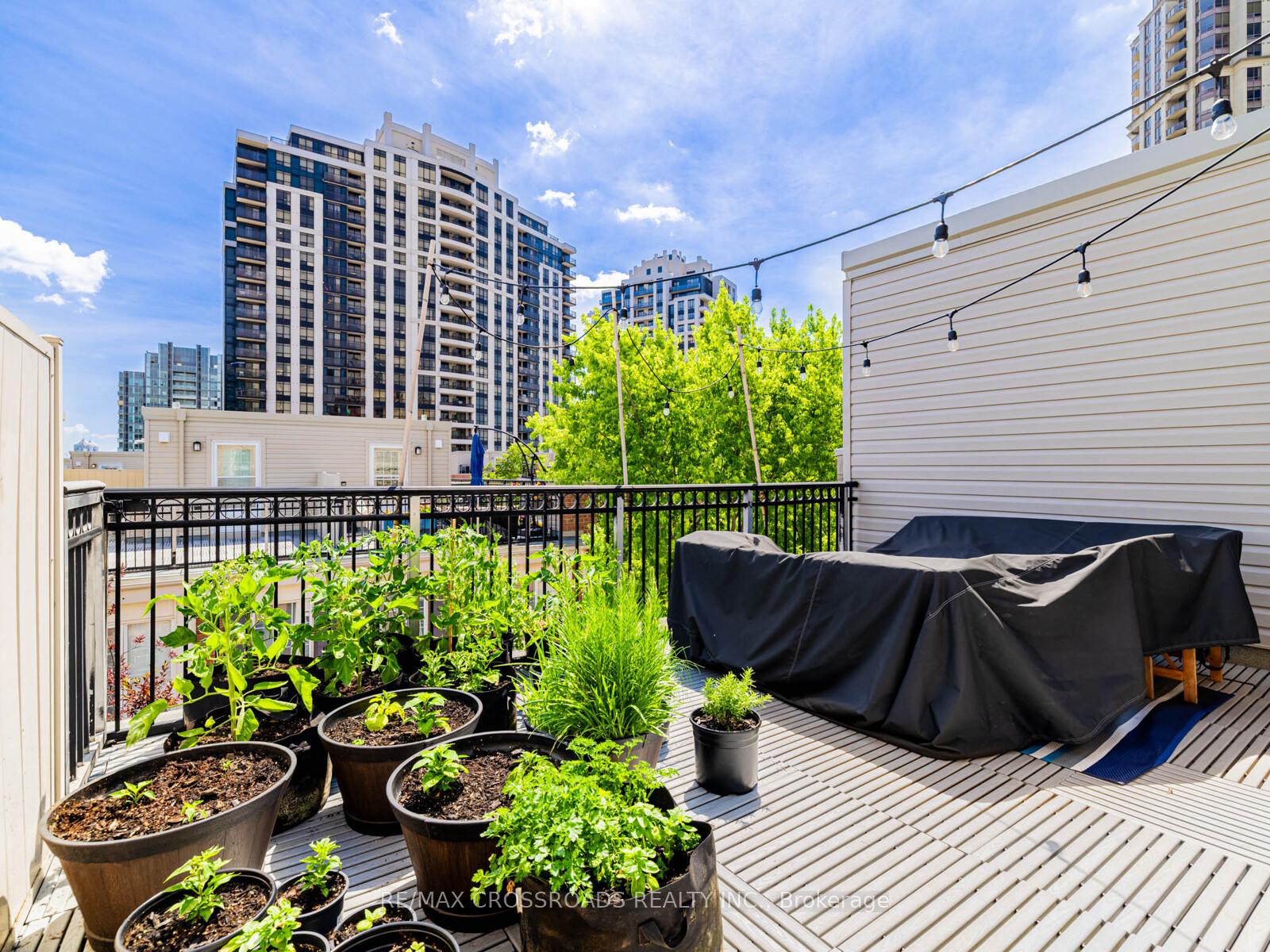 2 Bedrooms Condo at 5 Everson, Toronto For sale