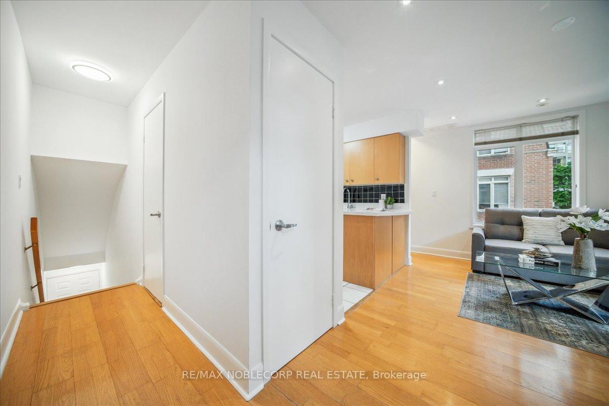 2 Bedrooms Condo at 415 Jarvis, Toronto For sale