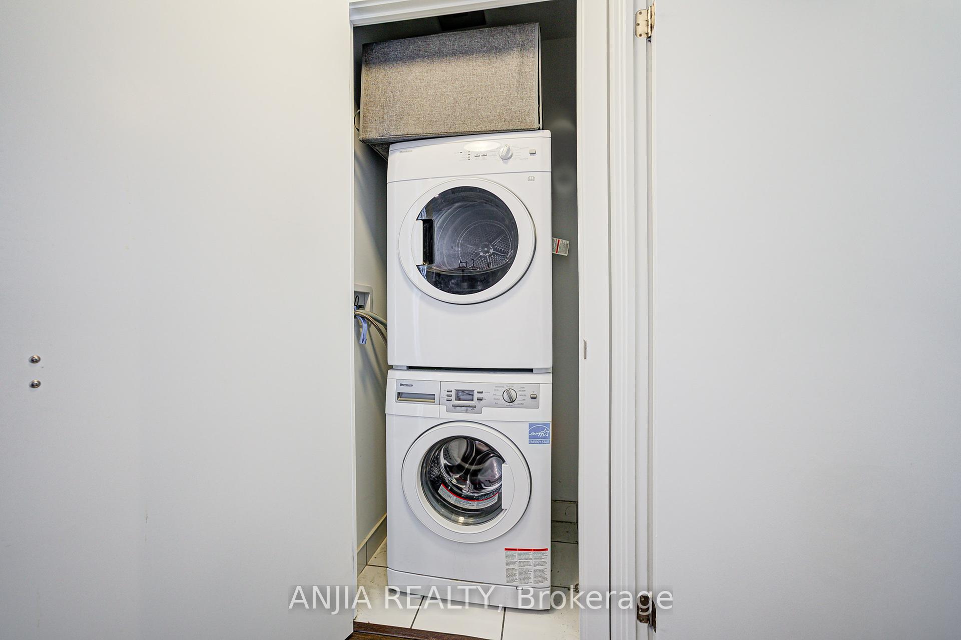 2 Bedrooms Condo at 50 Forest Manor, Toronto For sale