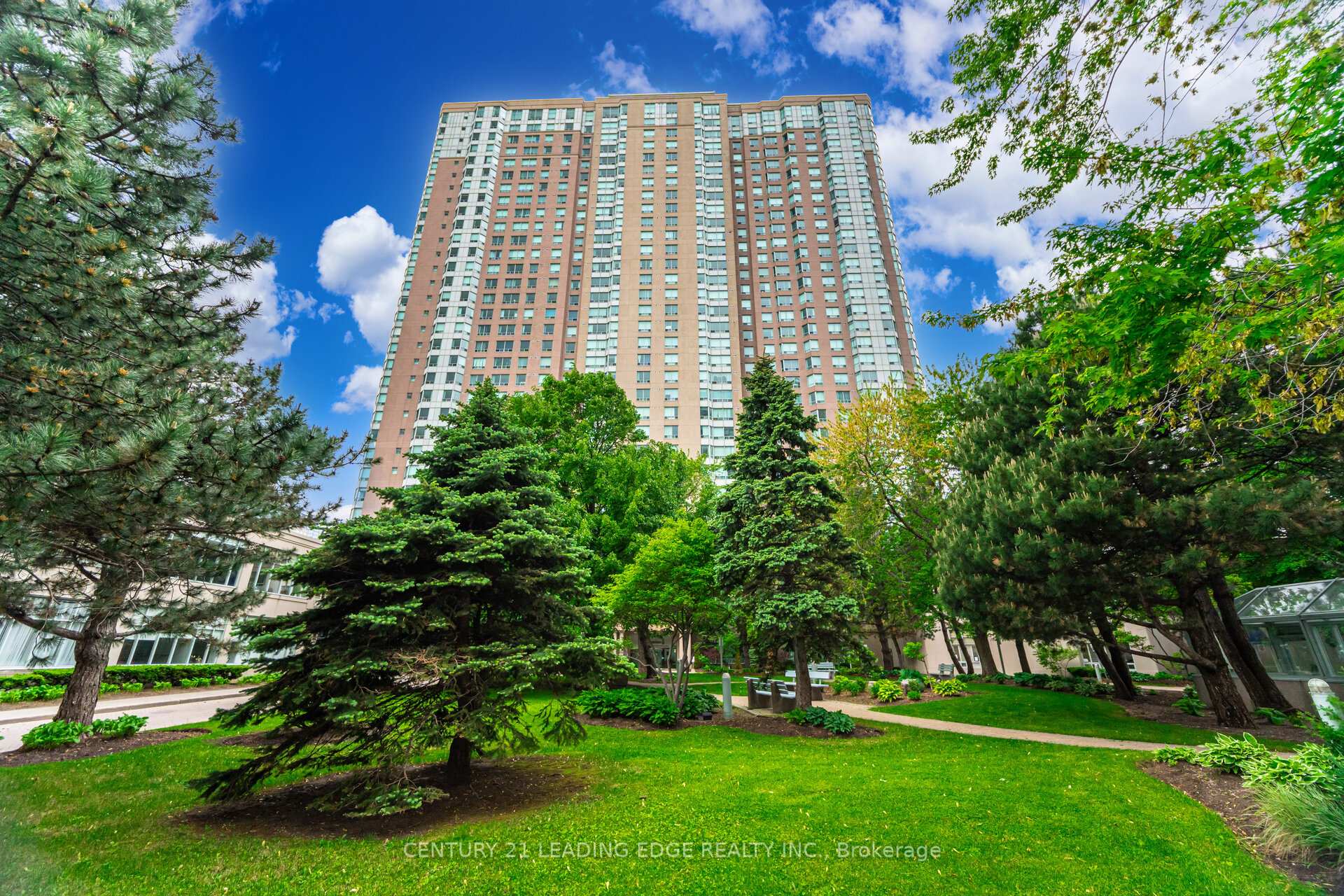 3 Bedrooms Condo at 68 Corporate, Toronto For sale