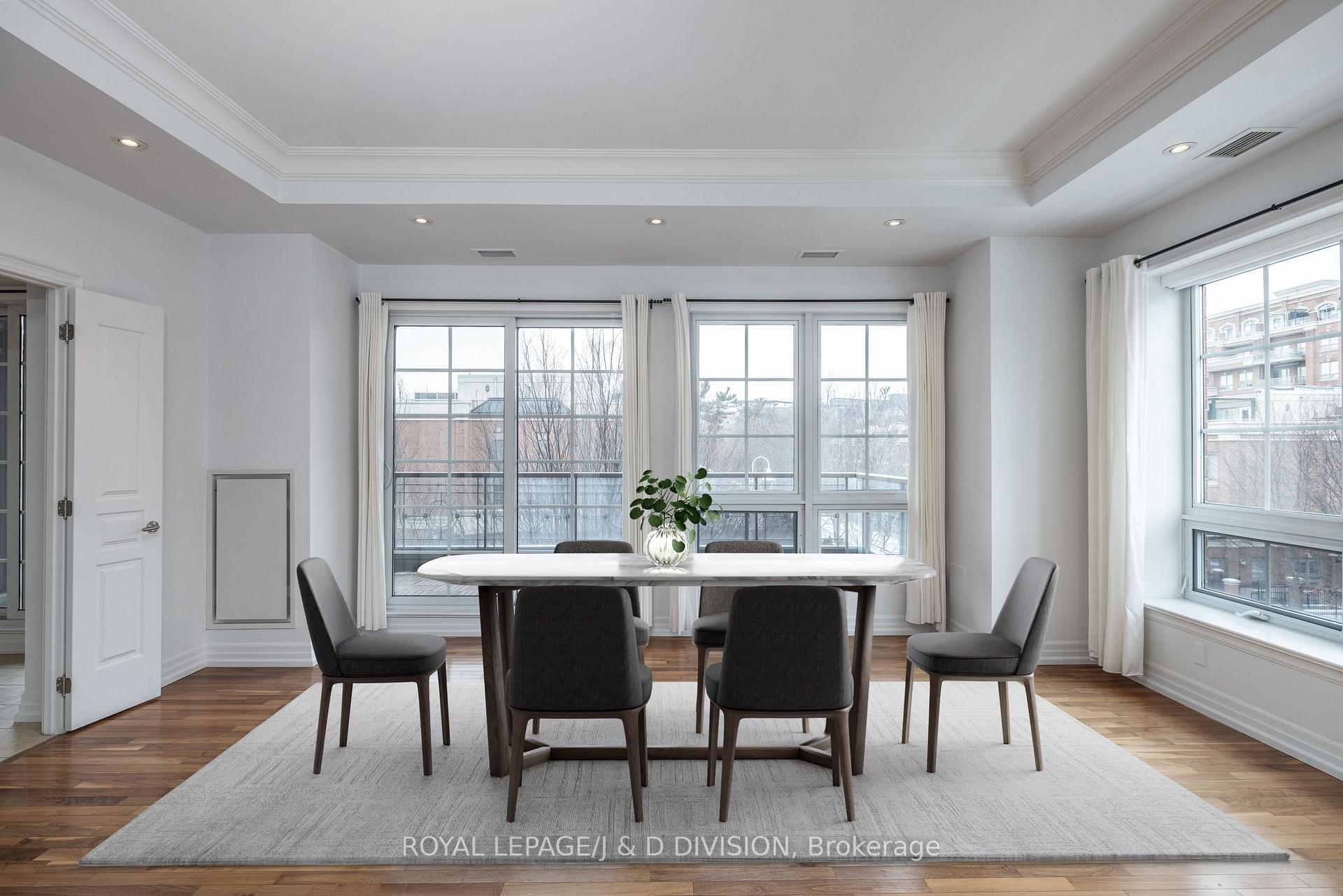 2 Bedrooms Condo at 20 Burkebrook,  Toronto For sale