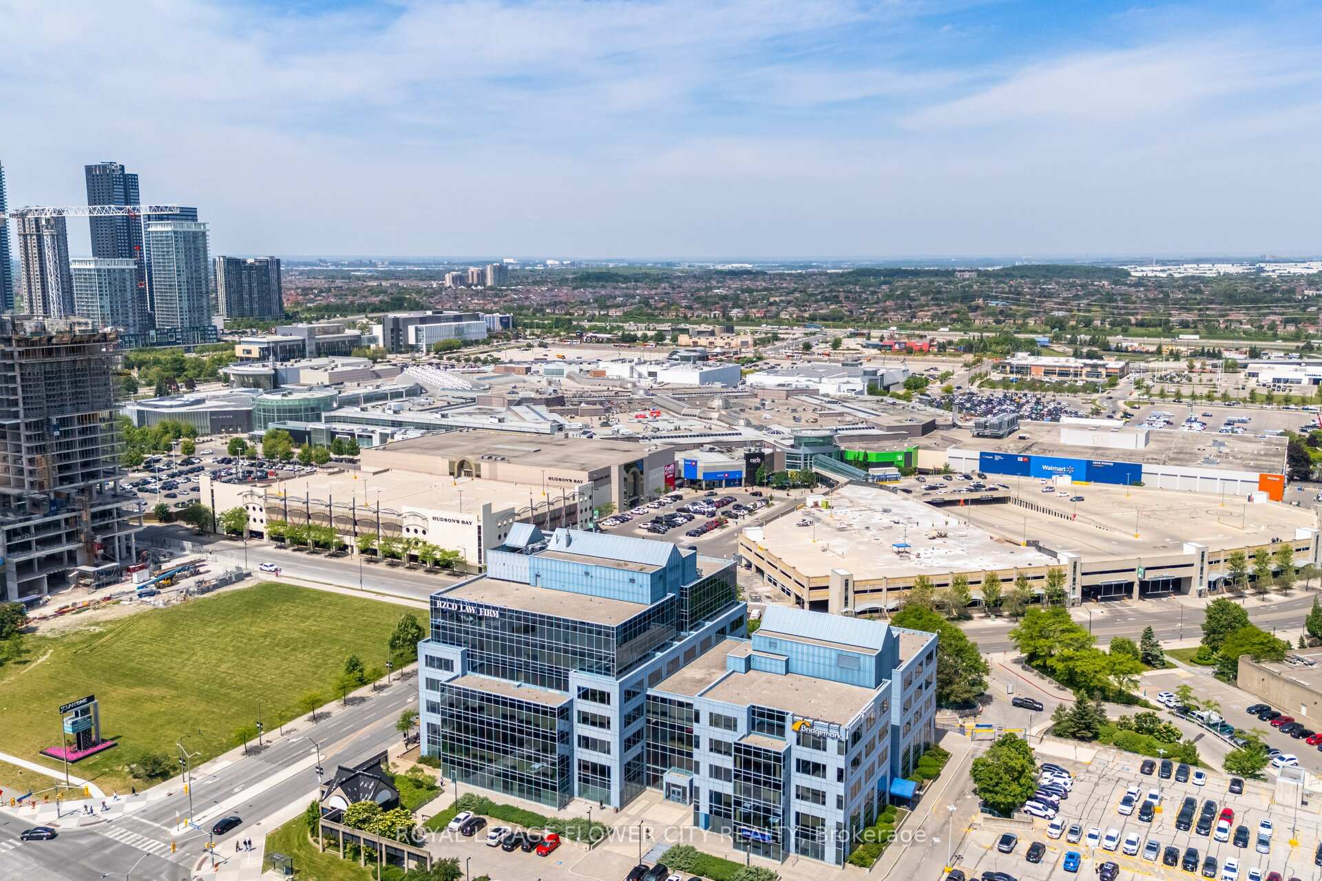 2 Bedrooms Condo at 156 Enfield, Mississauga For sale