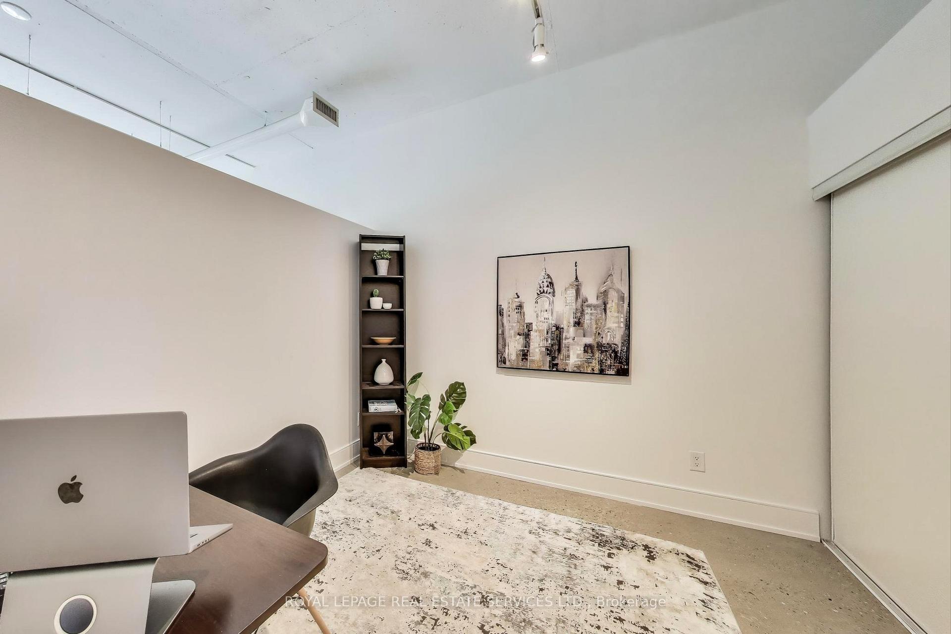 2 Bedrooms Condo at 2 Fieldway,  Toronto For sale