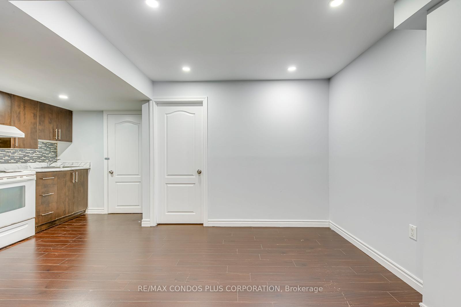 5 Bedrooms Condo at 1015 Galesway, Mississauga For sale