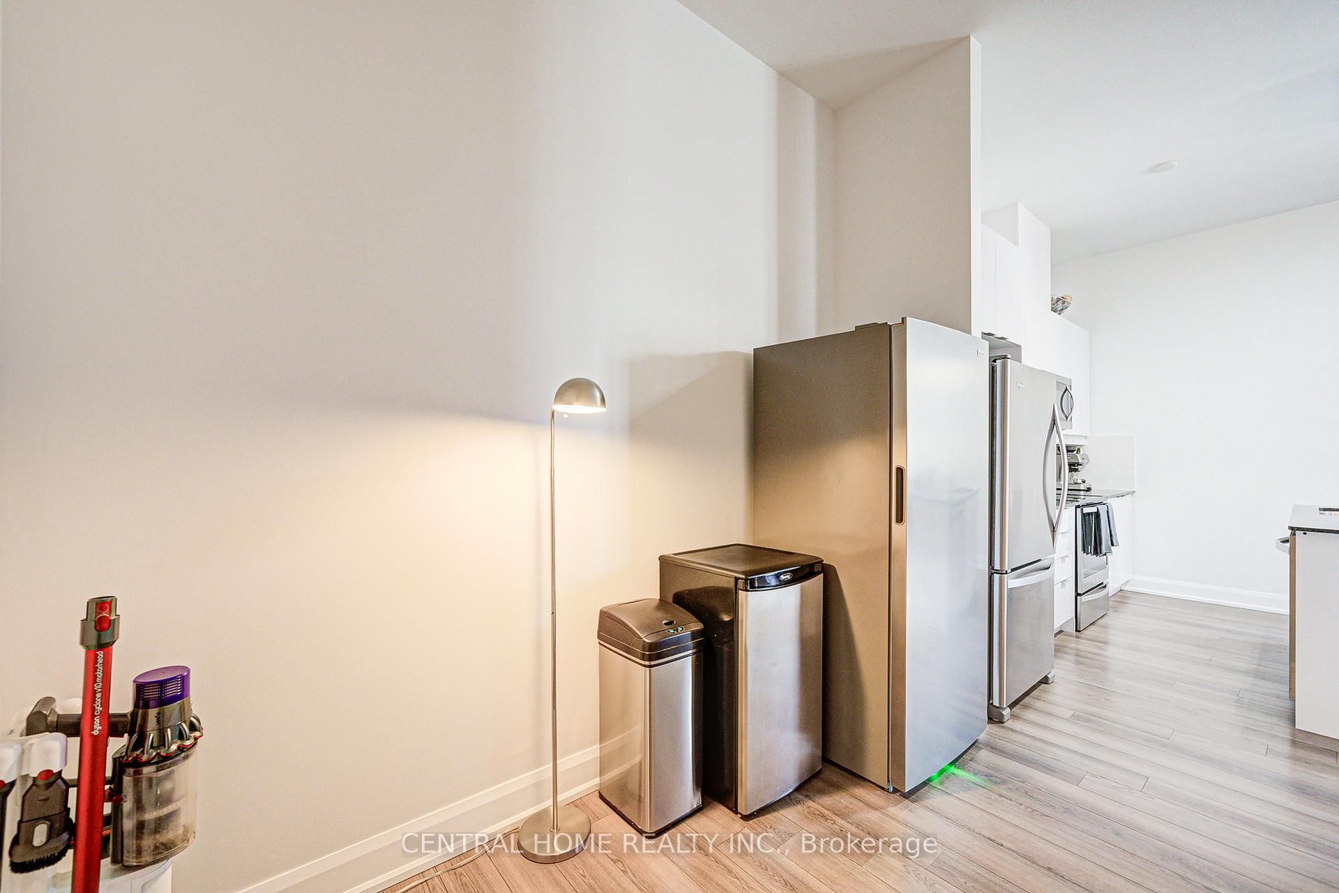 2 Bedrooms Condo at 2910 Highway 7, Vaughan For sale