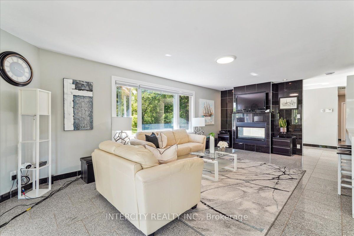 3505 Cochrane Street