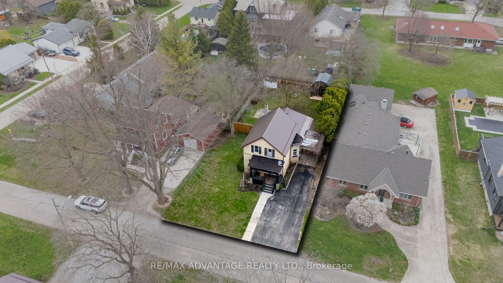 192 High Street, North Middlesex, ON N0M 1A0