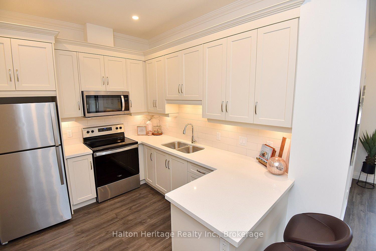 2 Bedrooms Condo at 30 Hamilton,  Hamilton For sale