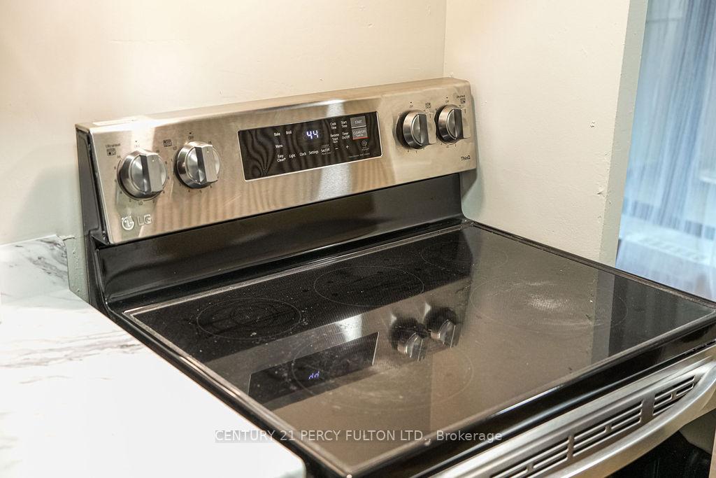 1 Bedroom Condo at 921 Midland, Toronto For sale