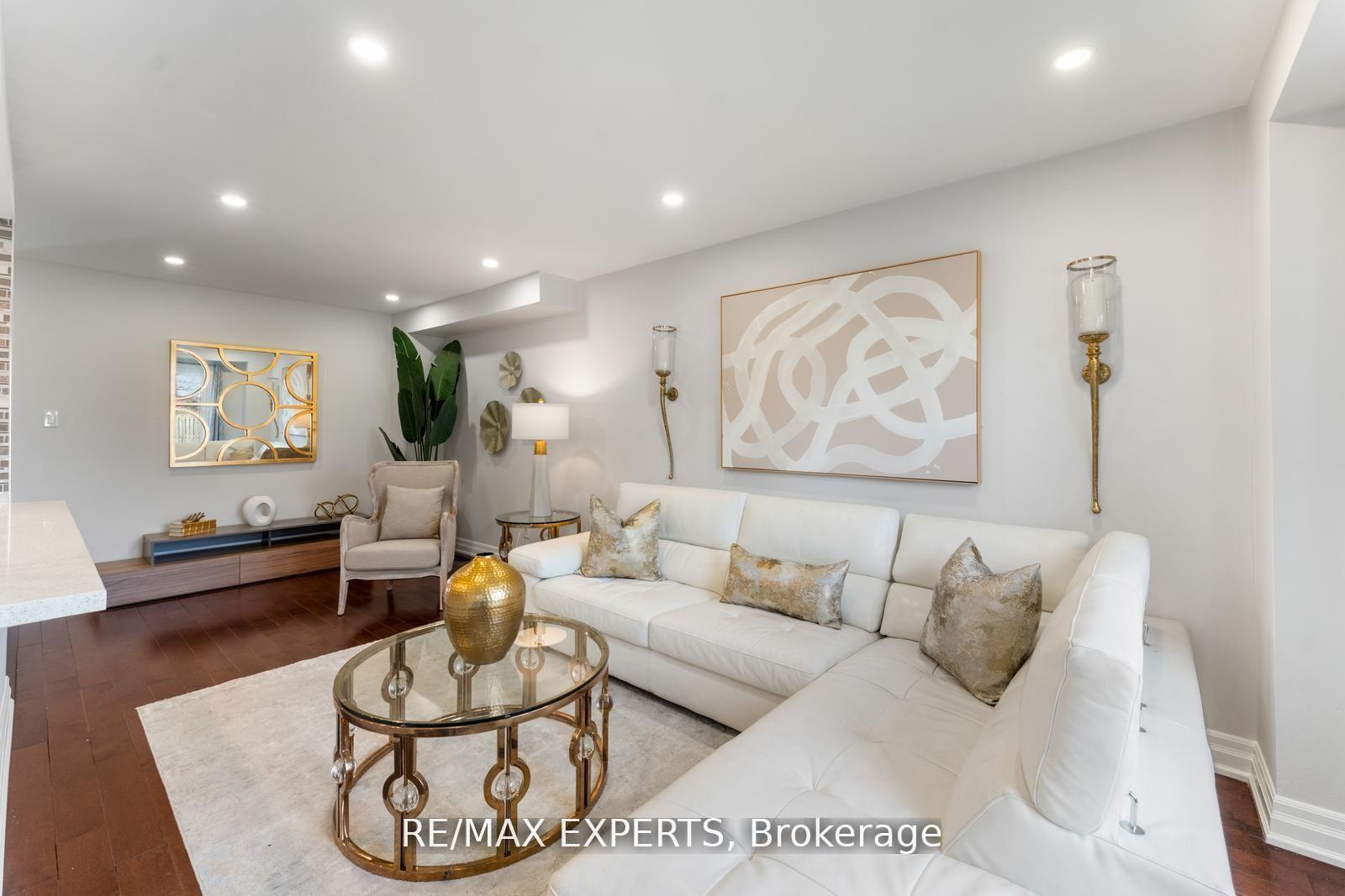 5 Bedrooms Condo at 1484 Torrington, Mississauga For sale