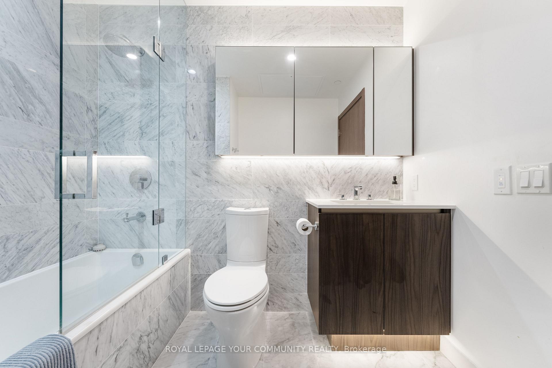 3 Bedrooms Condo at 17 Bathurst, Toronto For sale