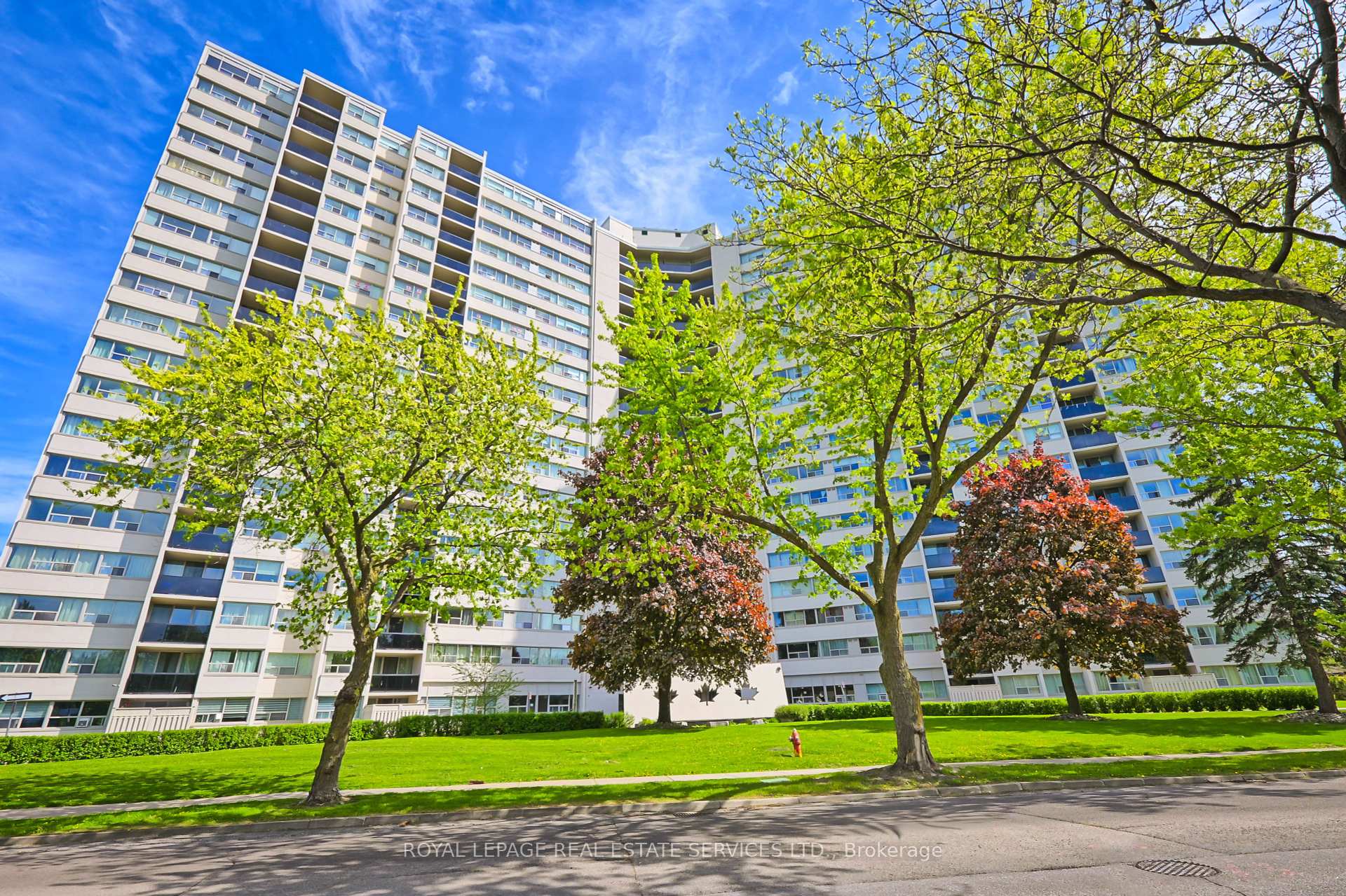 2 Bedrooms Condo at 530 Lolita, Mississauga For sale