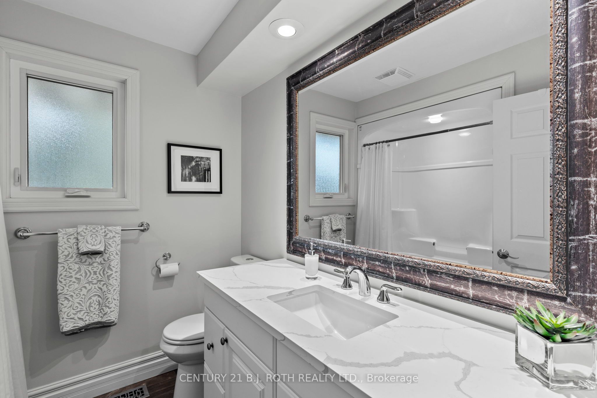 2679 Lakeshore Road E