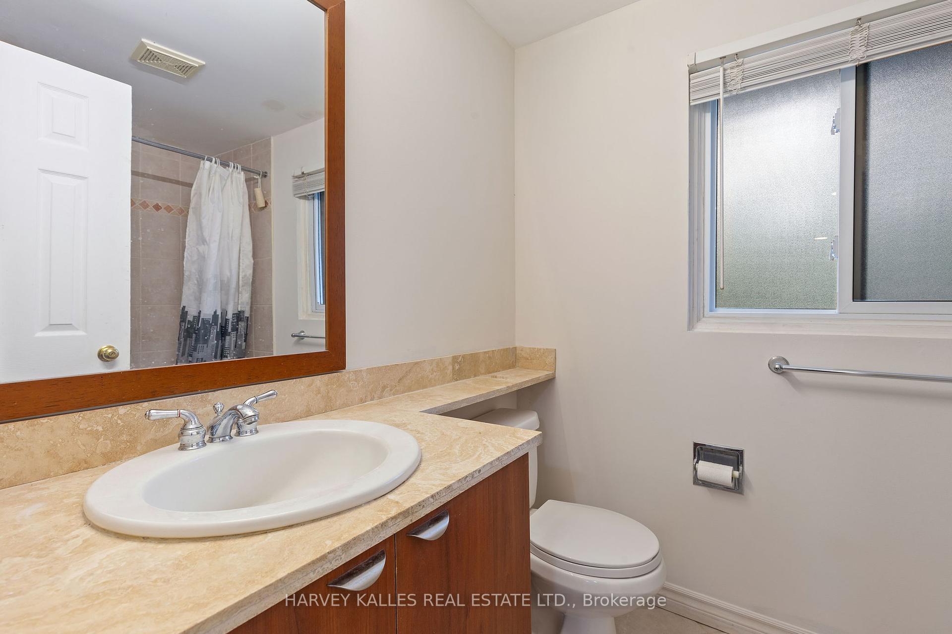 3 Bedrooms Condo at 2020 South Millway, Mississauga For sale