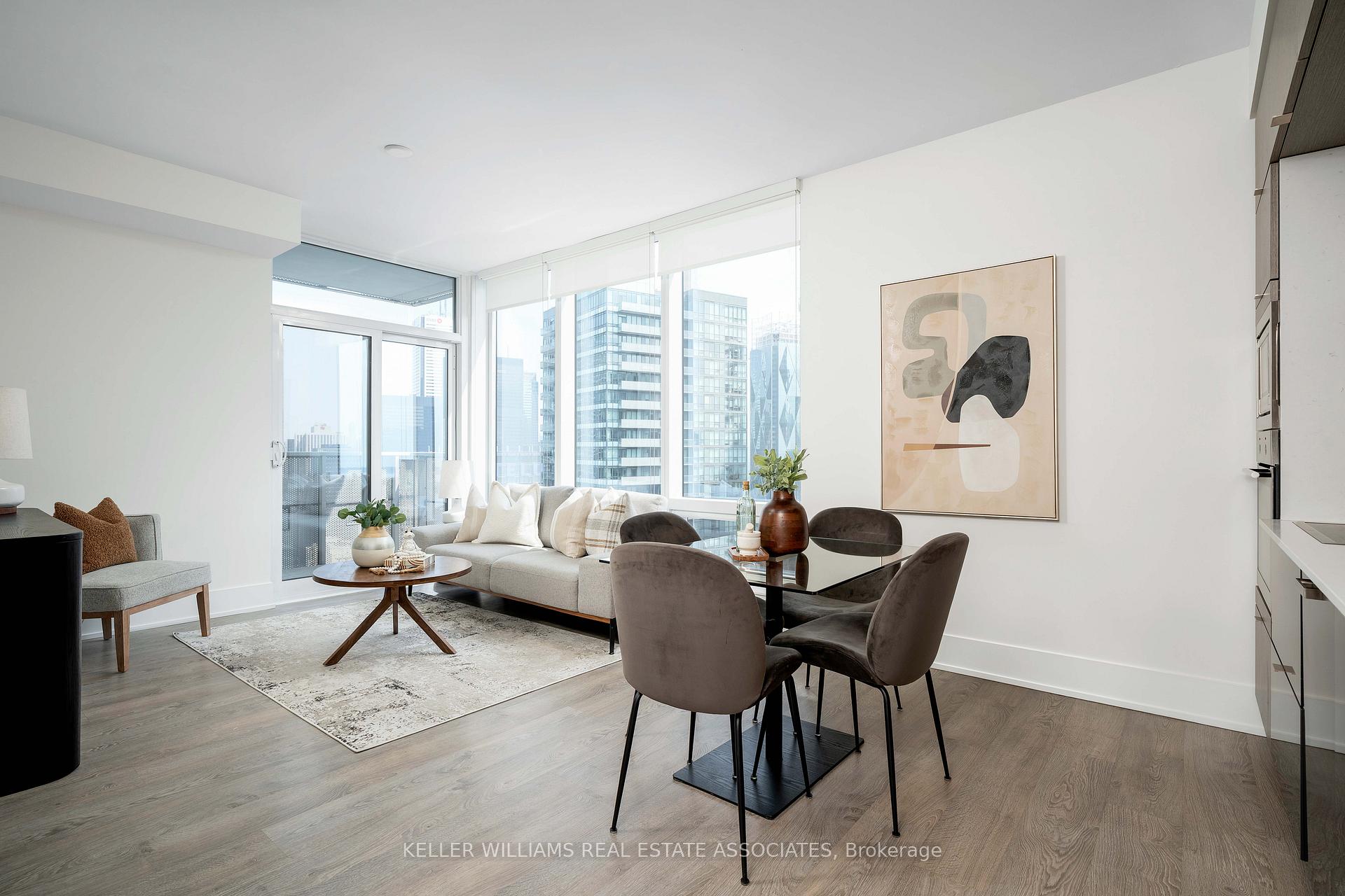 2 Bedrooms Condo at 10 York, Toronto For sale