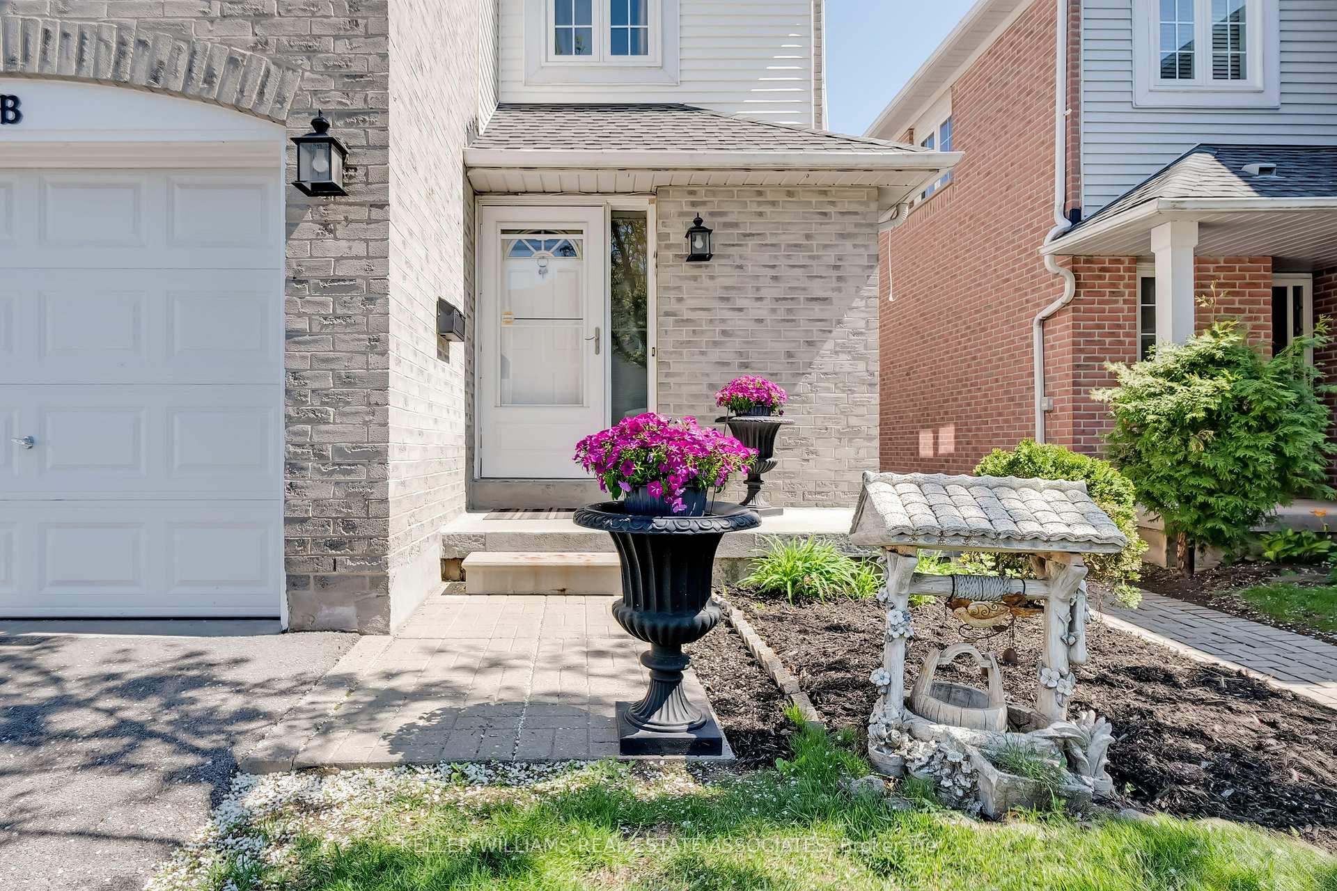 4 Bedrooms Condo at 5305 Glen Erin, Mississauga For sale
