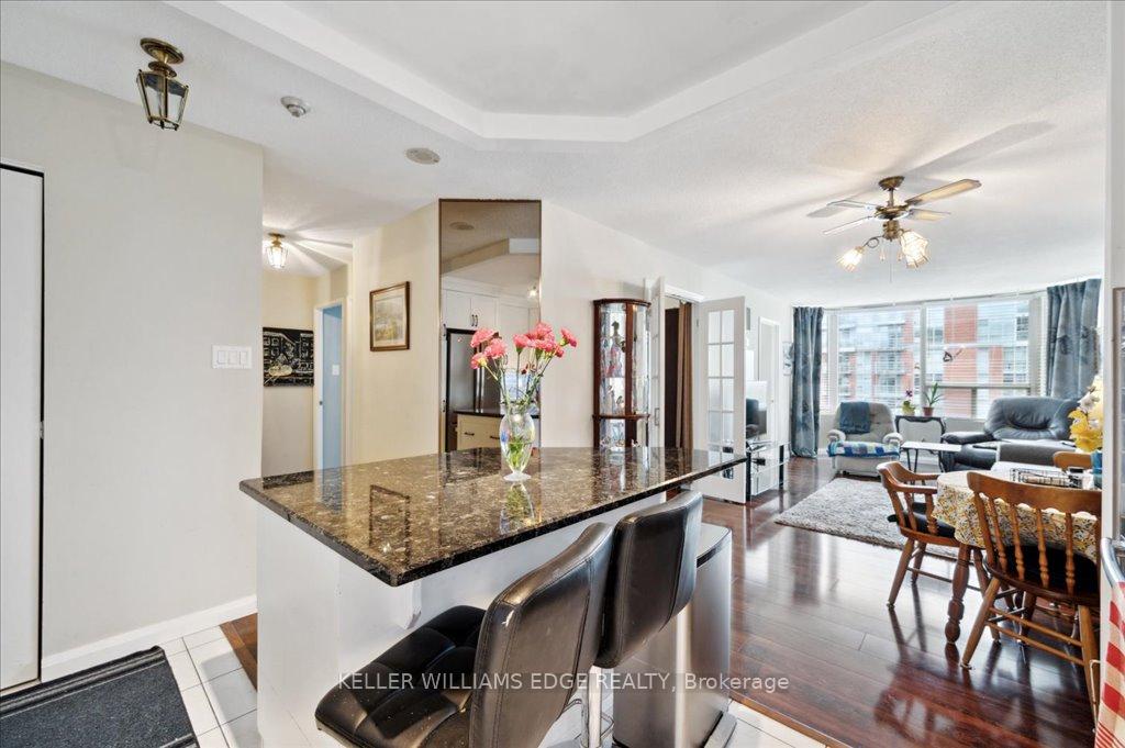 2 Bedrooms Condo at 1270 Maple Crossing, Burlington For sale