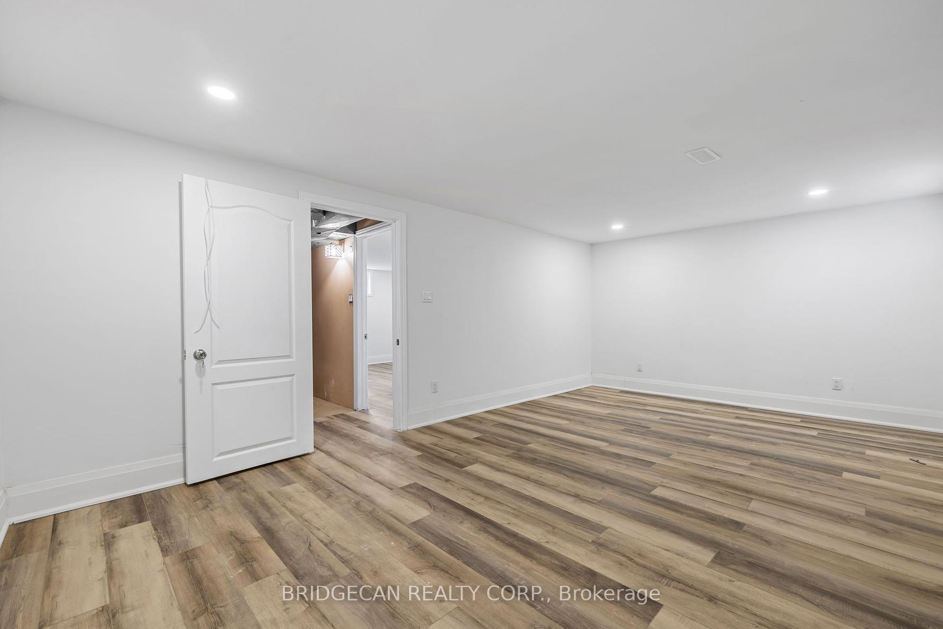 3 Bedrooms Condo at 151 Gateshead,  Hamilton For sale