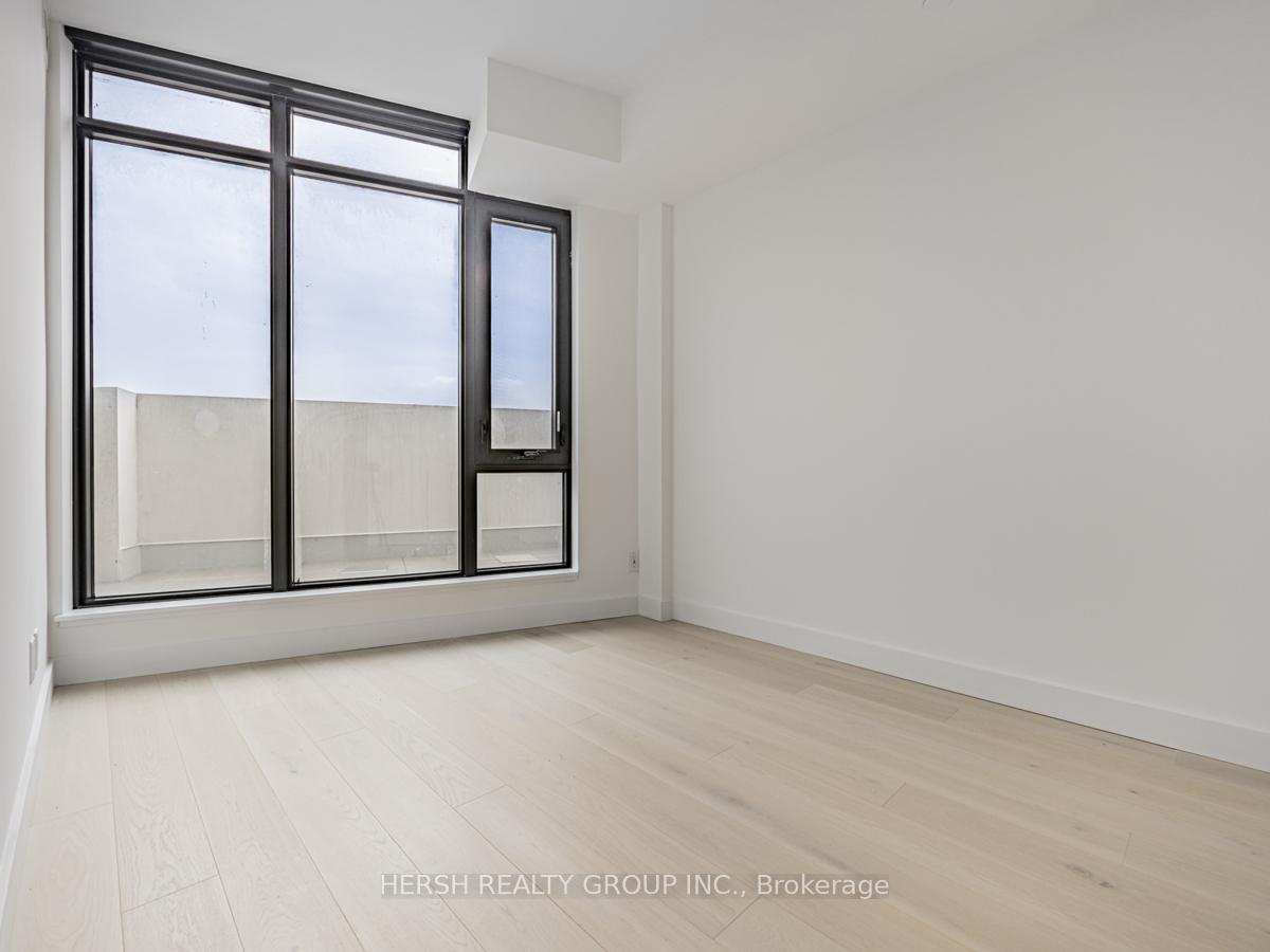 2 Bedrooms Condo at 160 Kingsway,  Toronto For sale