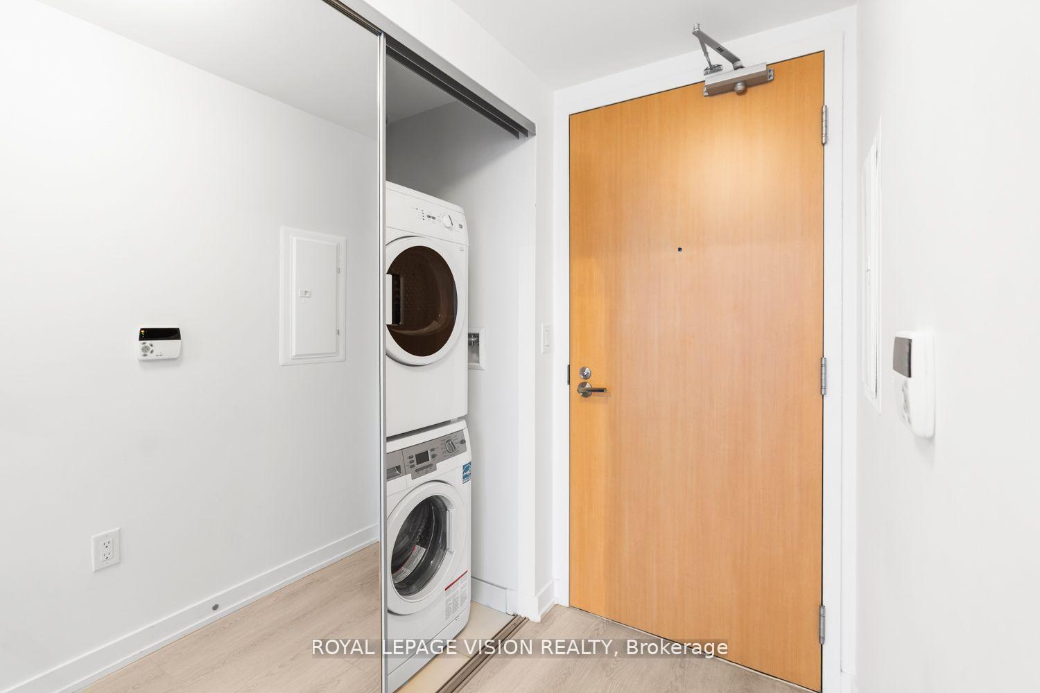Condo at 11 Wellesley, Toronto For sale