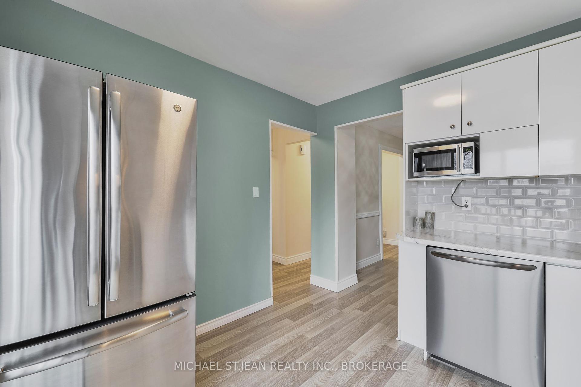 3 Bedrooms Condo at 1115 Paramount,  Hamilton For sale
