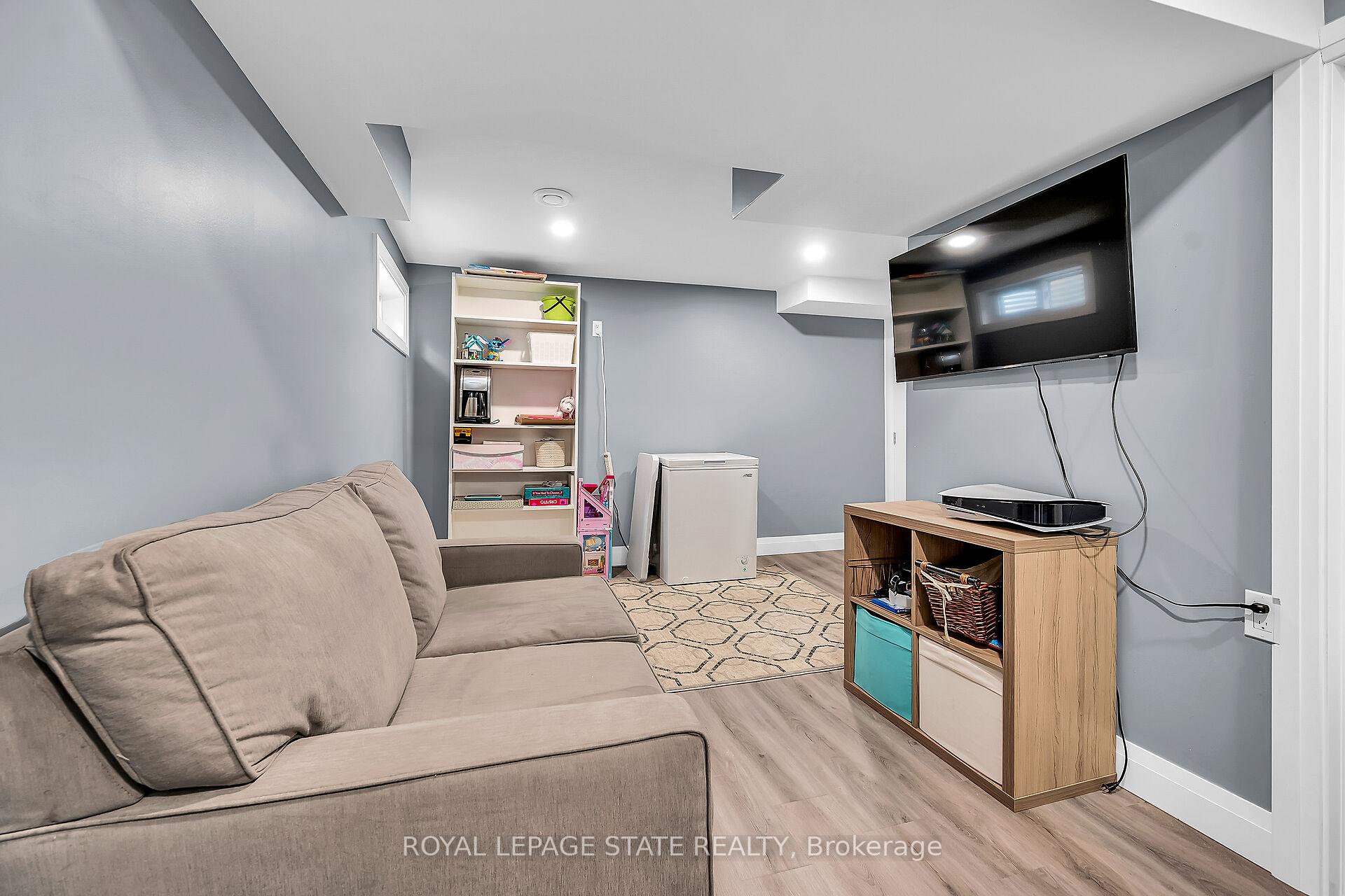 3 Bedrooms Condo at 444 Stone Church, Hamilton For sale