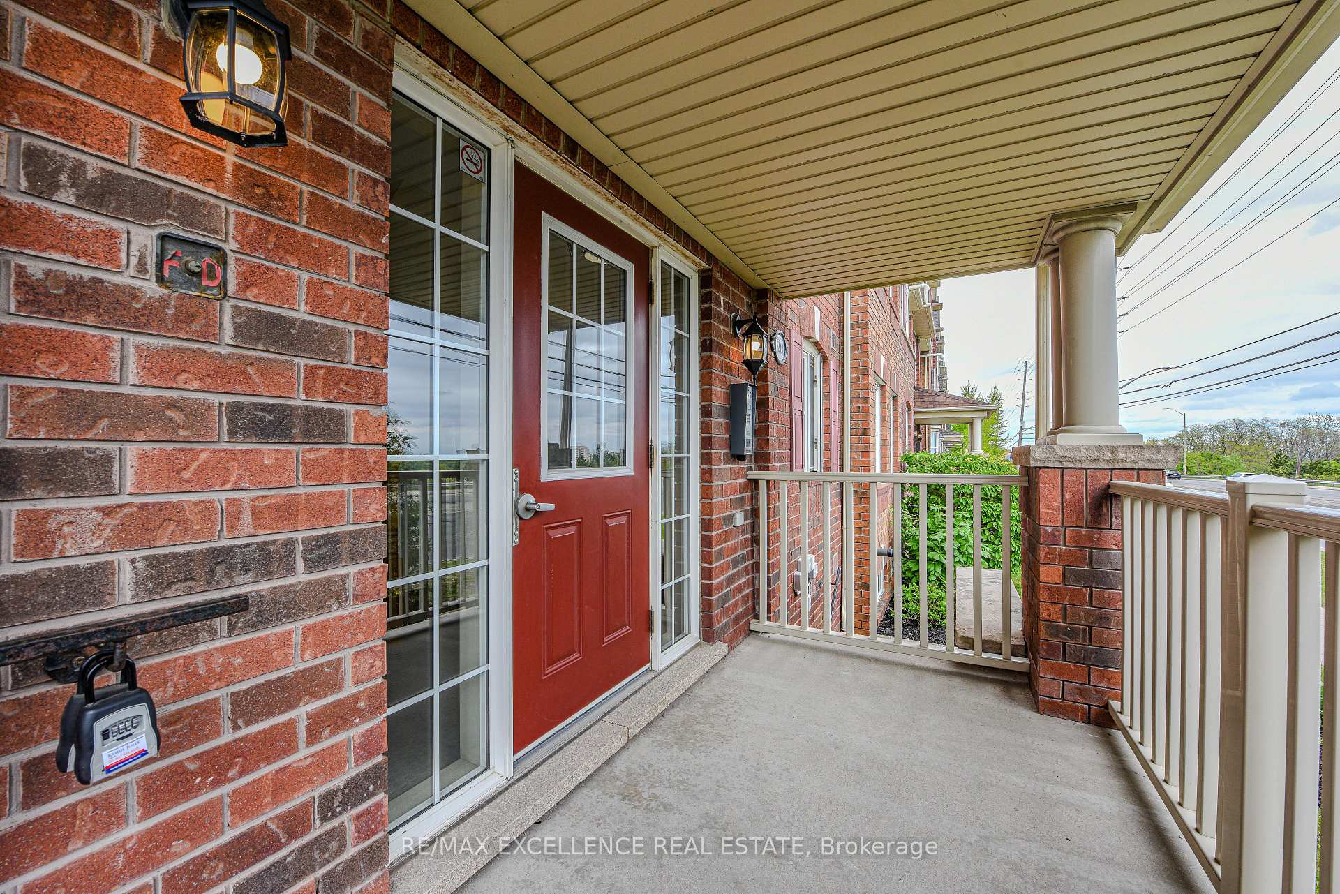 3 Bedrooms Condo at 599 Dundas, Mississauga For sale