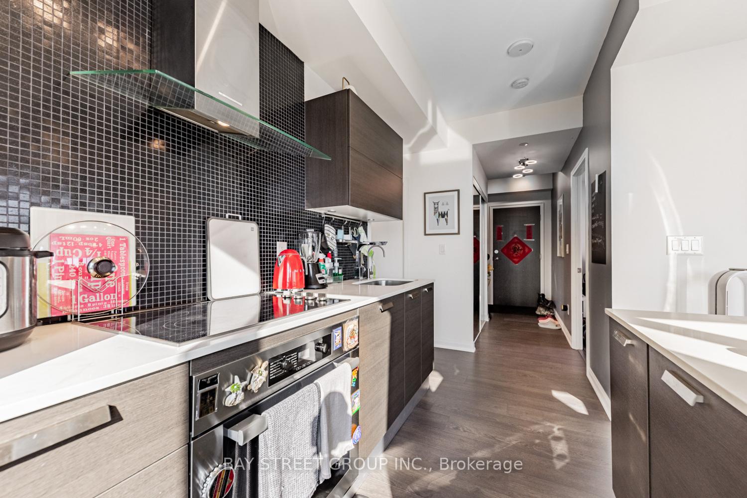3 Bedrooms Condo at 9 Bogert, Toronto For sale
