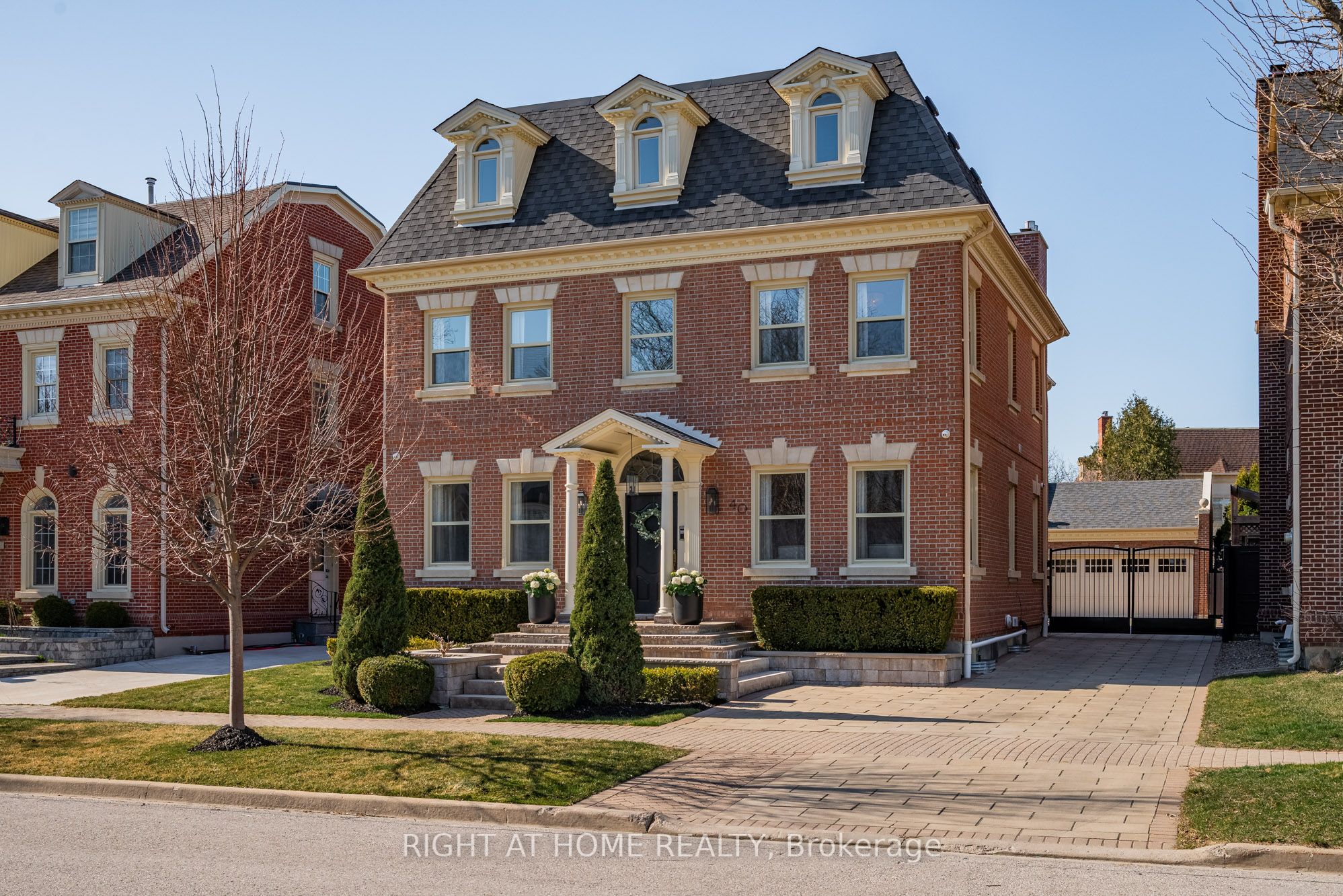 40 Oatlands Crescent, Richmond Hill, ON L4C 9P1