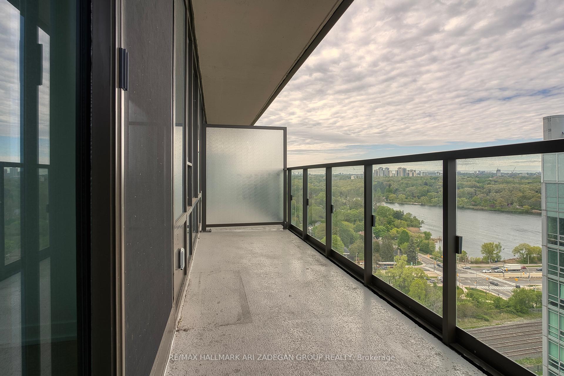 3 Bedrooms Condo at 1926 Lake Shore, Toronto For sale