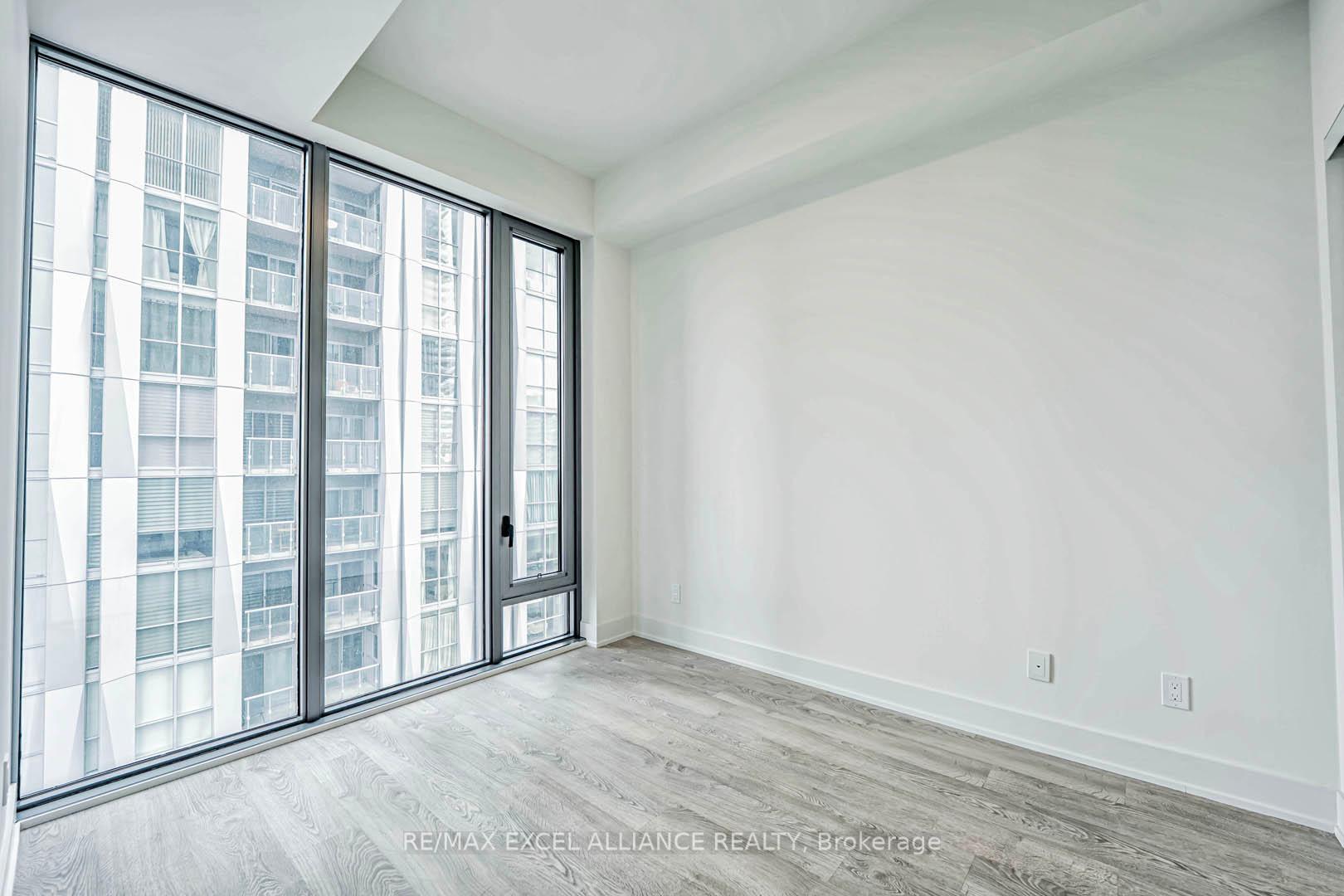 1 Bedroom Condo at 8 Cumberland,  Toronto For sale