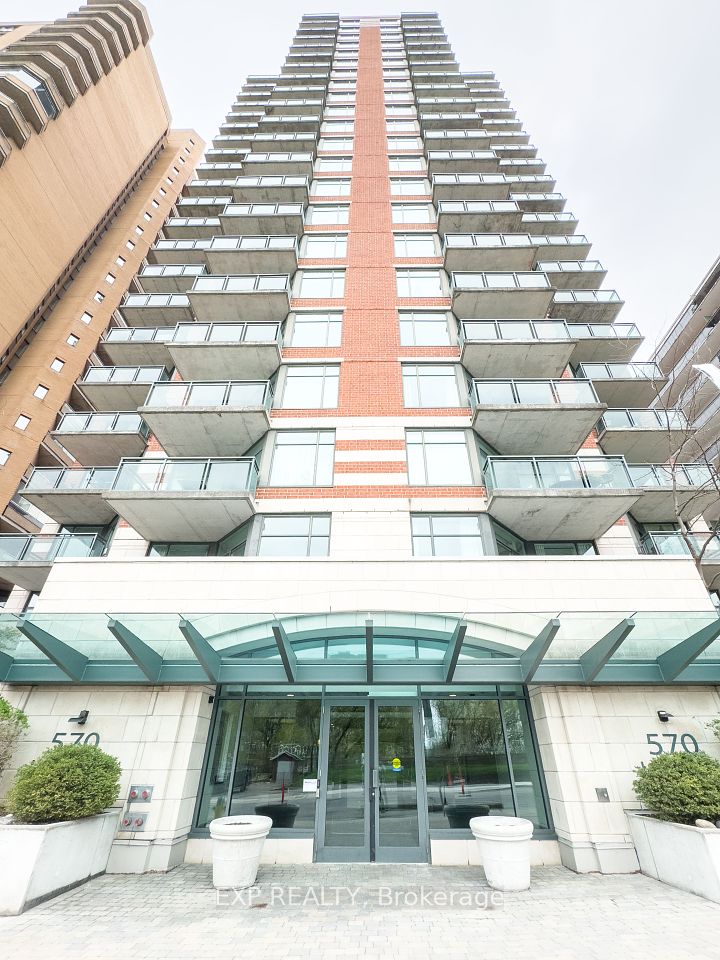 570 Laurier