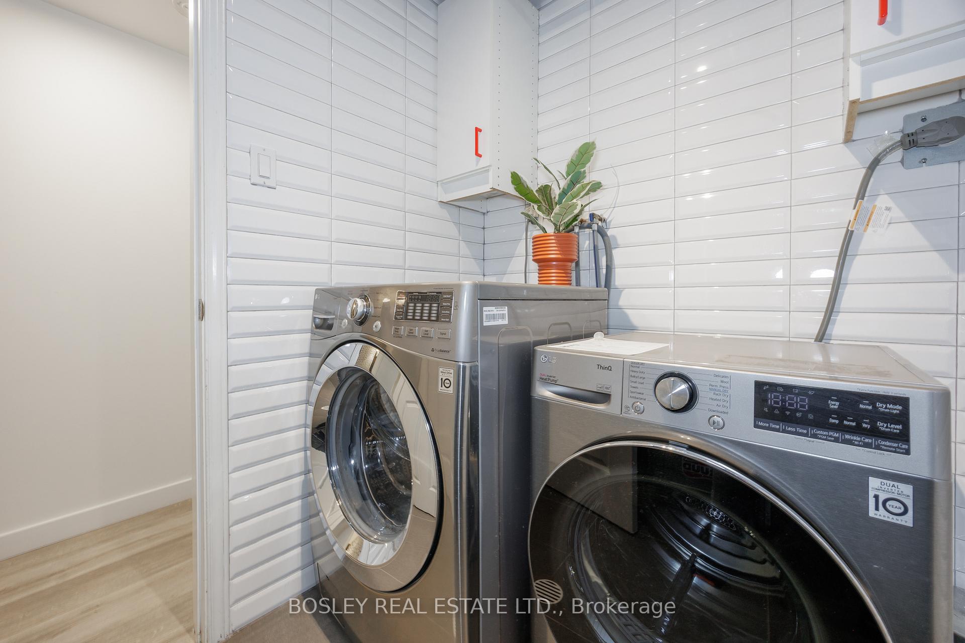 4 Bedrooms Condo at 95 Summerhill, Toronto For sale