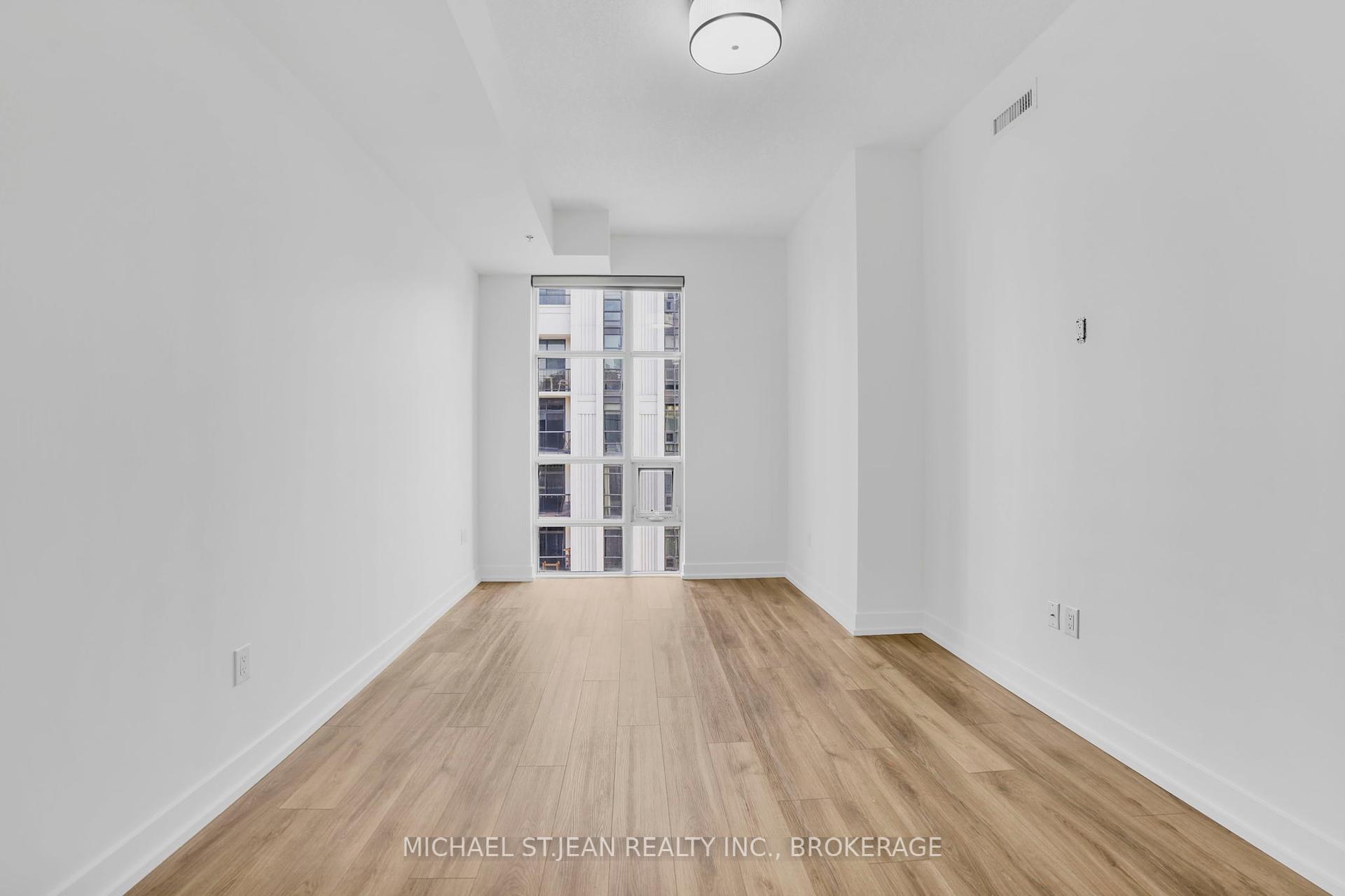 2 Bedrooms Condo at 90 Charlton,  Hamilton For sale